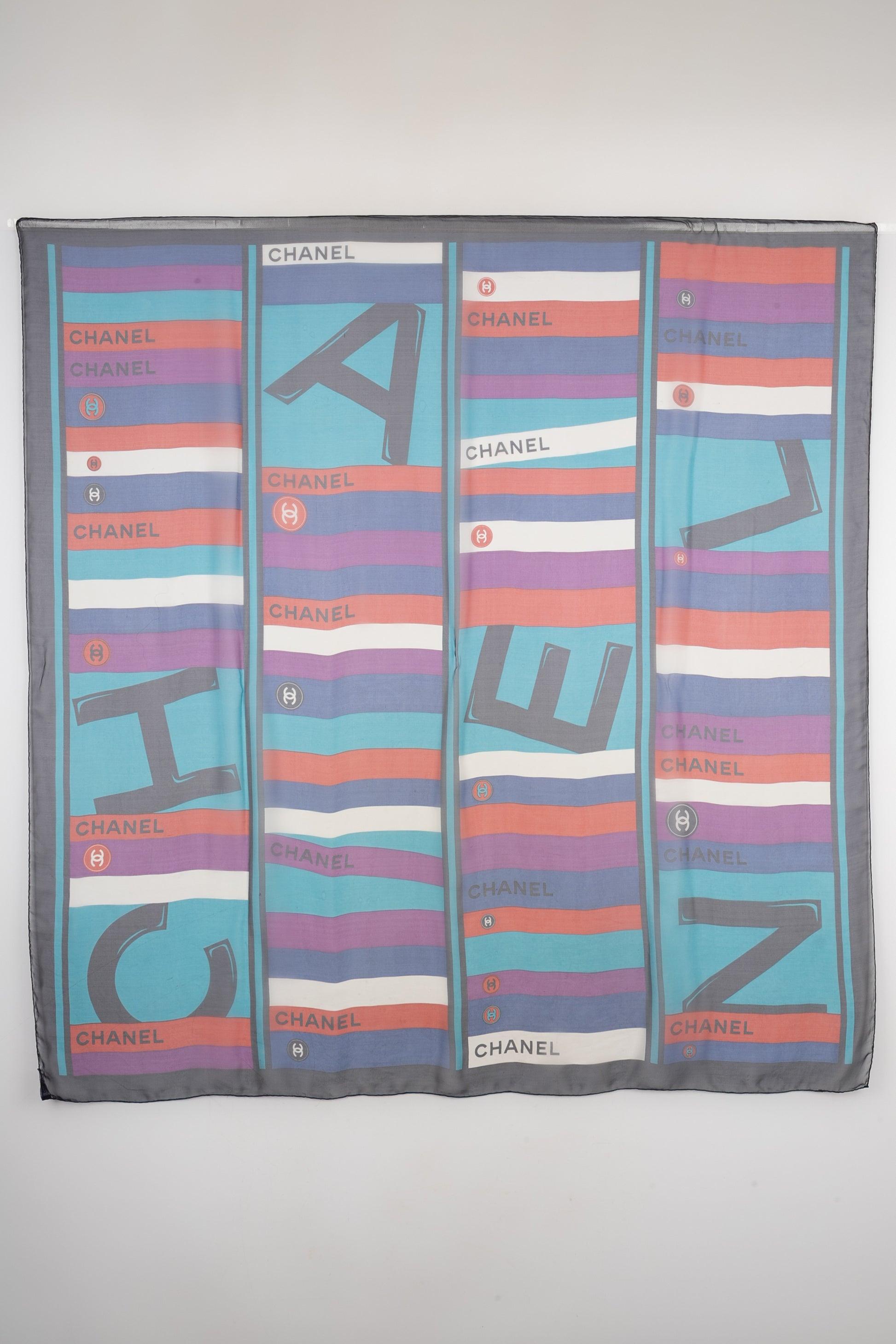 Chanel - Silk muslin foulard.

Additional information:
Condition: Very good condition
Dimensions: 140 cm x 140 cm

Seller Reference: FFC15