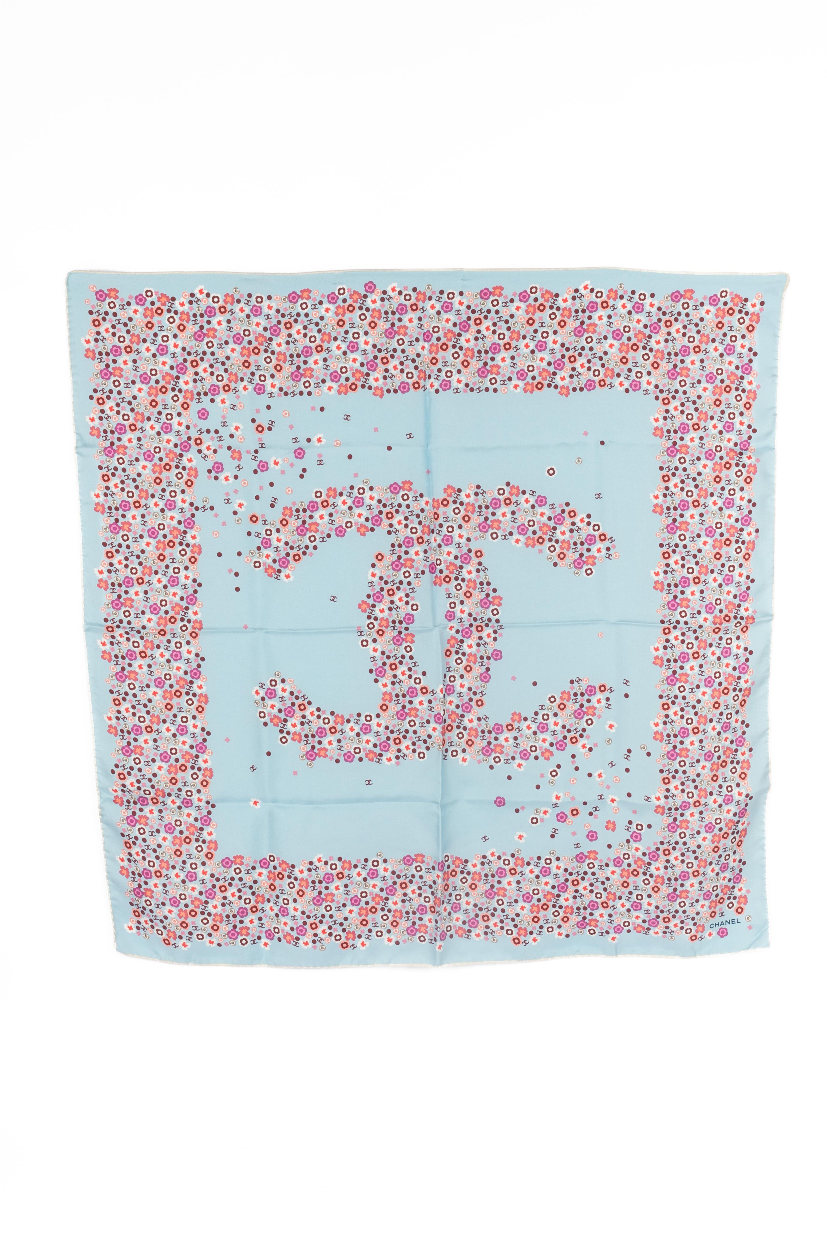 Chanel silk foulard In condizioni ottime in vendita a SAINT-OUEN-SUR-SEINE, FR