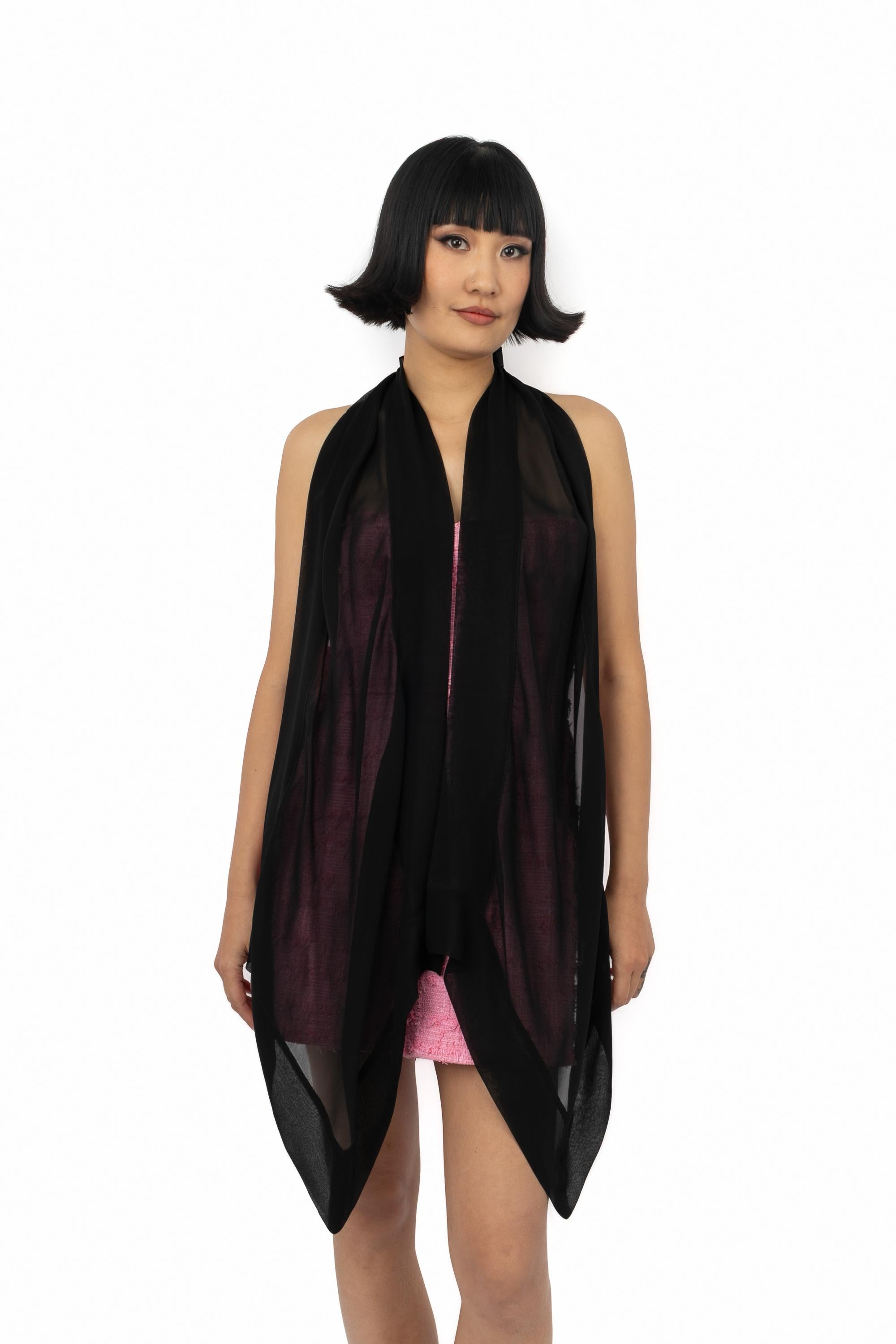 Chanel silk foulard en Excelente estado para la venta en SAINT-OUEN-SUR-SEINE, FR