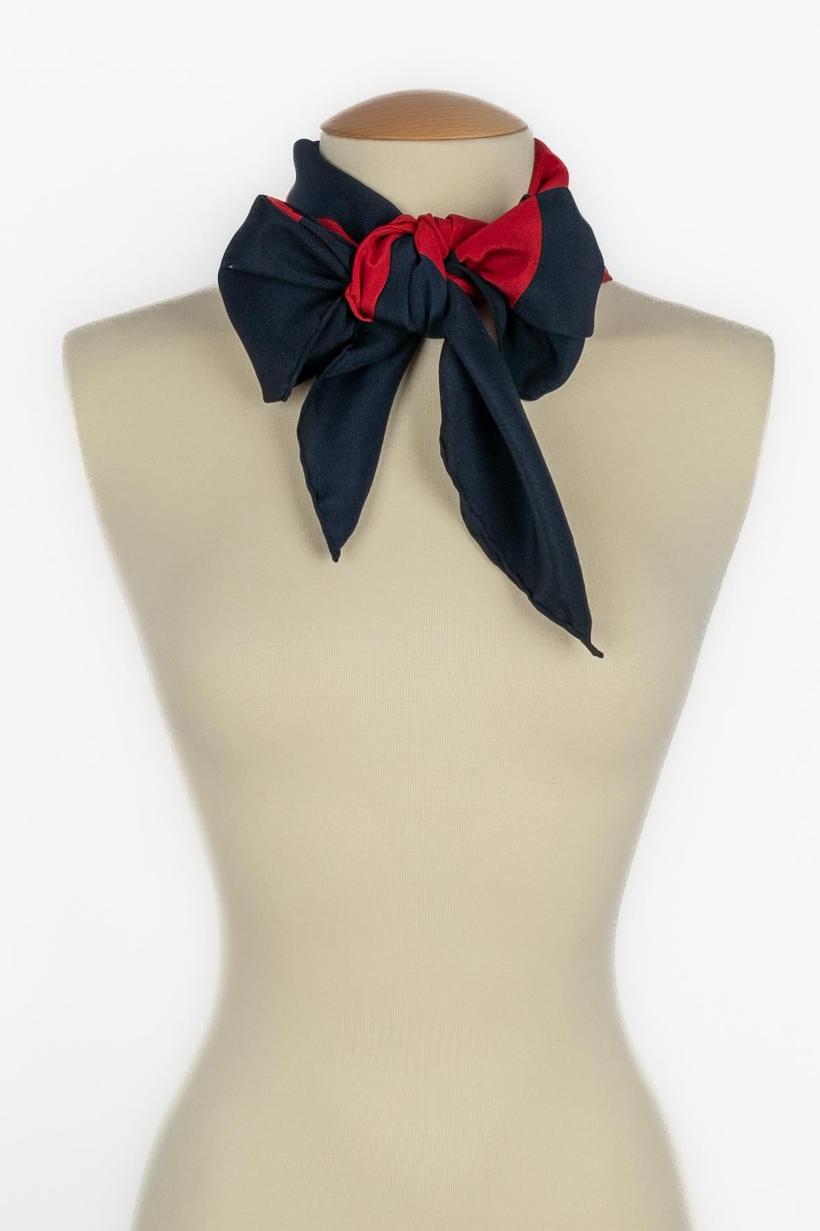 Foulard de seda Chanel en venta 2