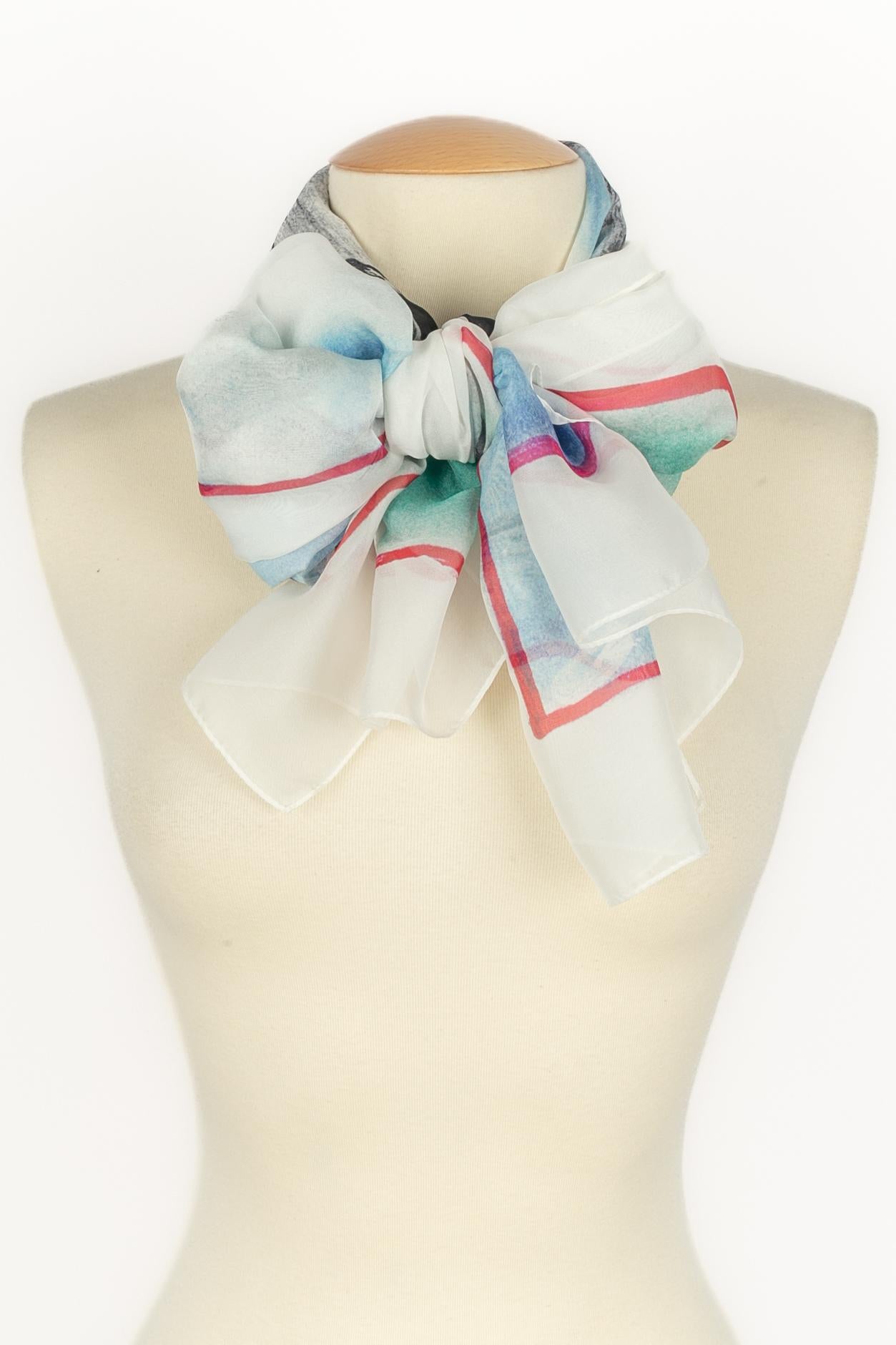 Foulard en soie Chanel en vente 2