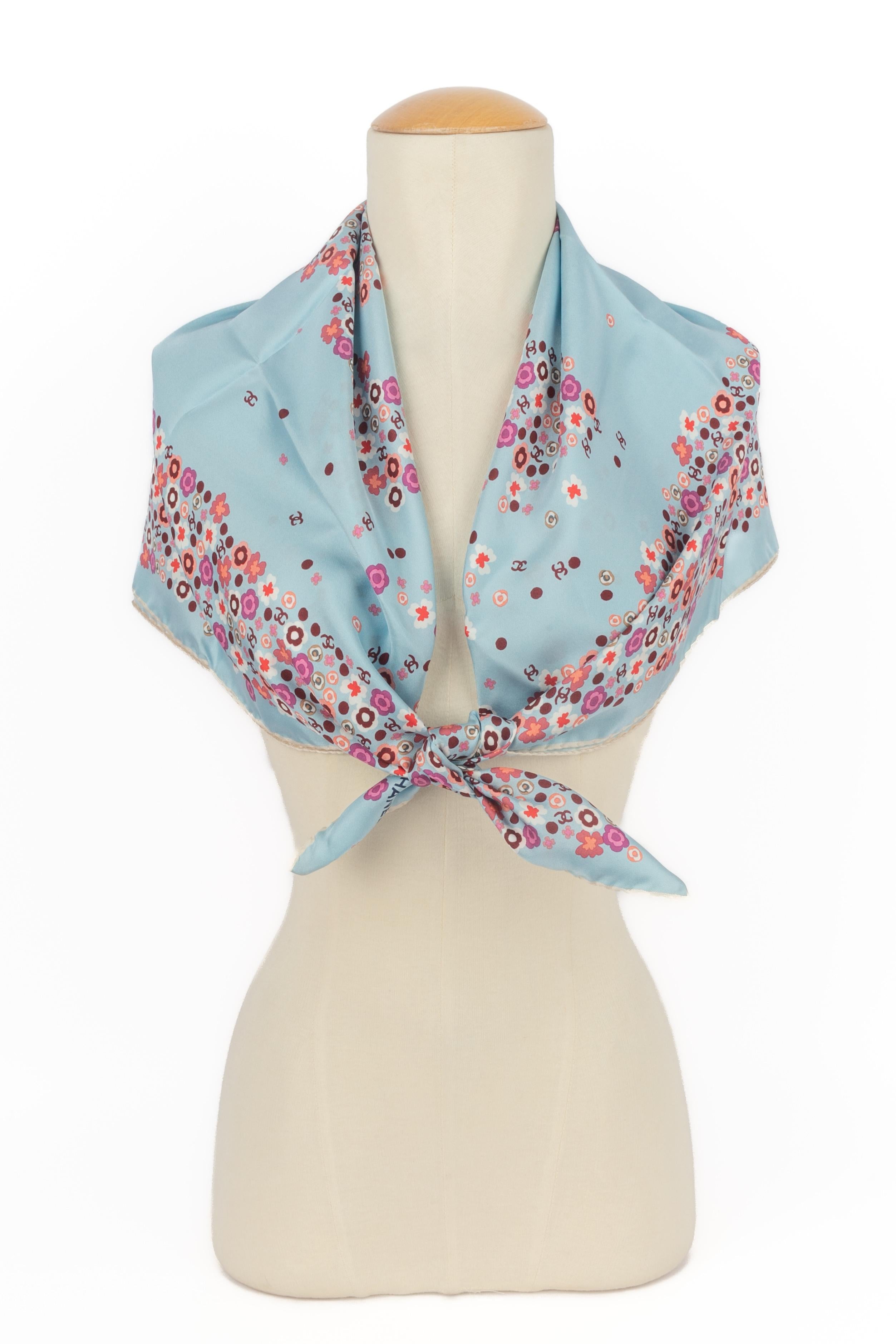 Chanel silk foulard in vendita 2