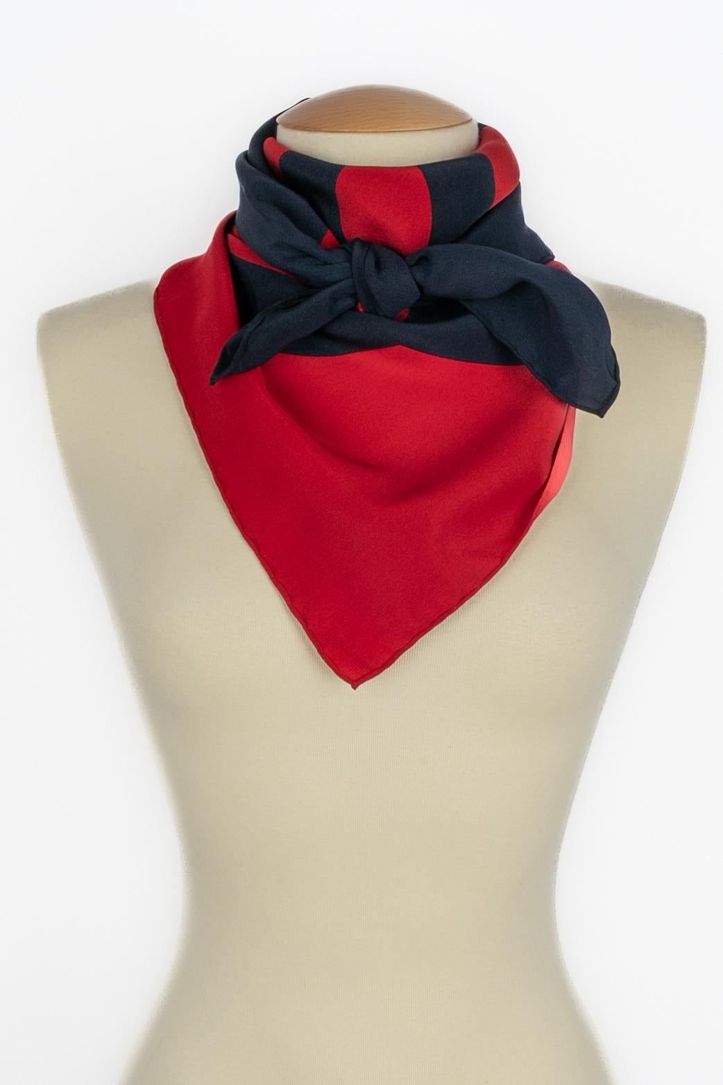 Foulard de seda Chanel en venta 3