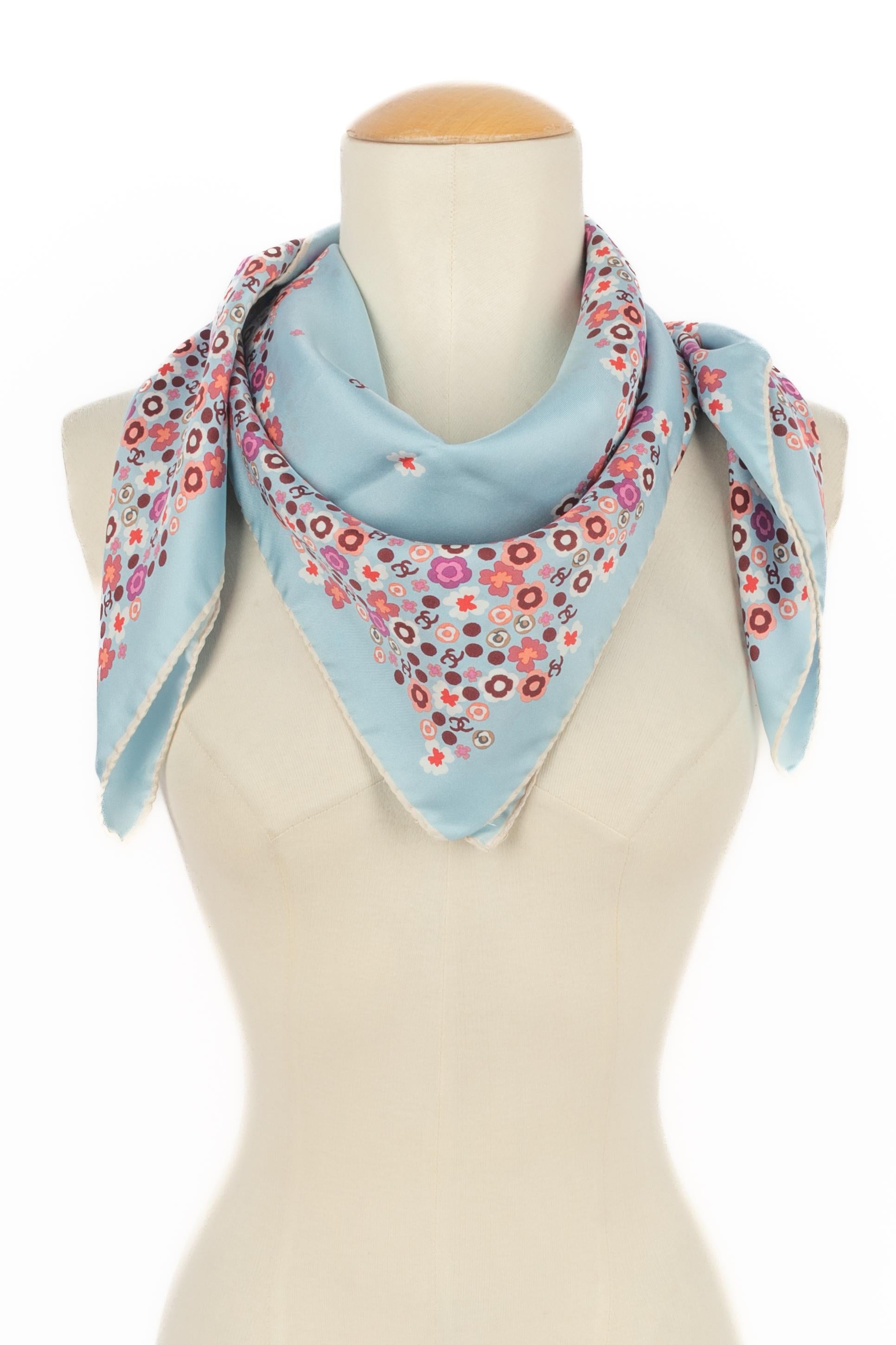 Chanel silk foulard in vendita 3