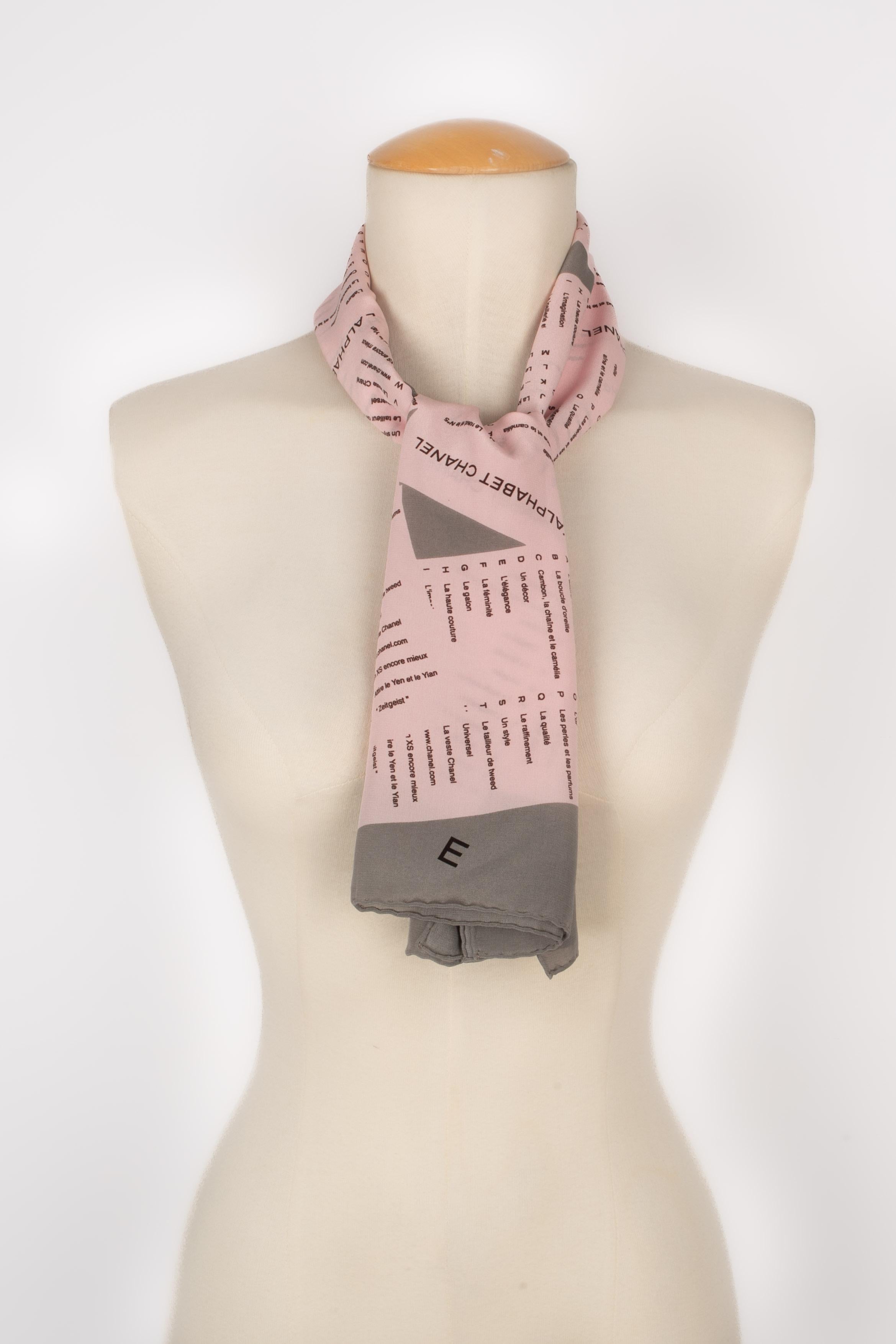 Chanel foulard / foulard en soie en vente 1