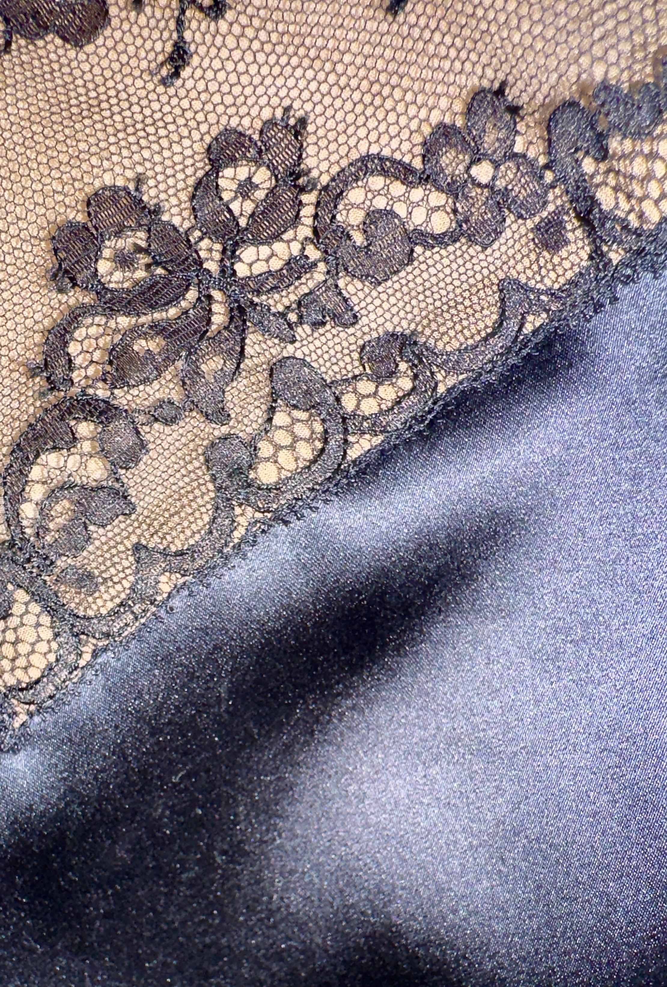 CHANEL Blusa de seda y encaje estilo lencería Bondage Camisola 42 en venta 1