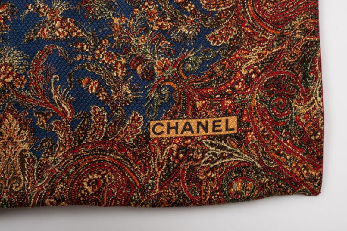 Grande étole Chanel avec doublure en laine rouge  en vente 1