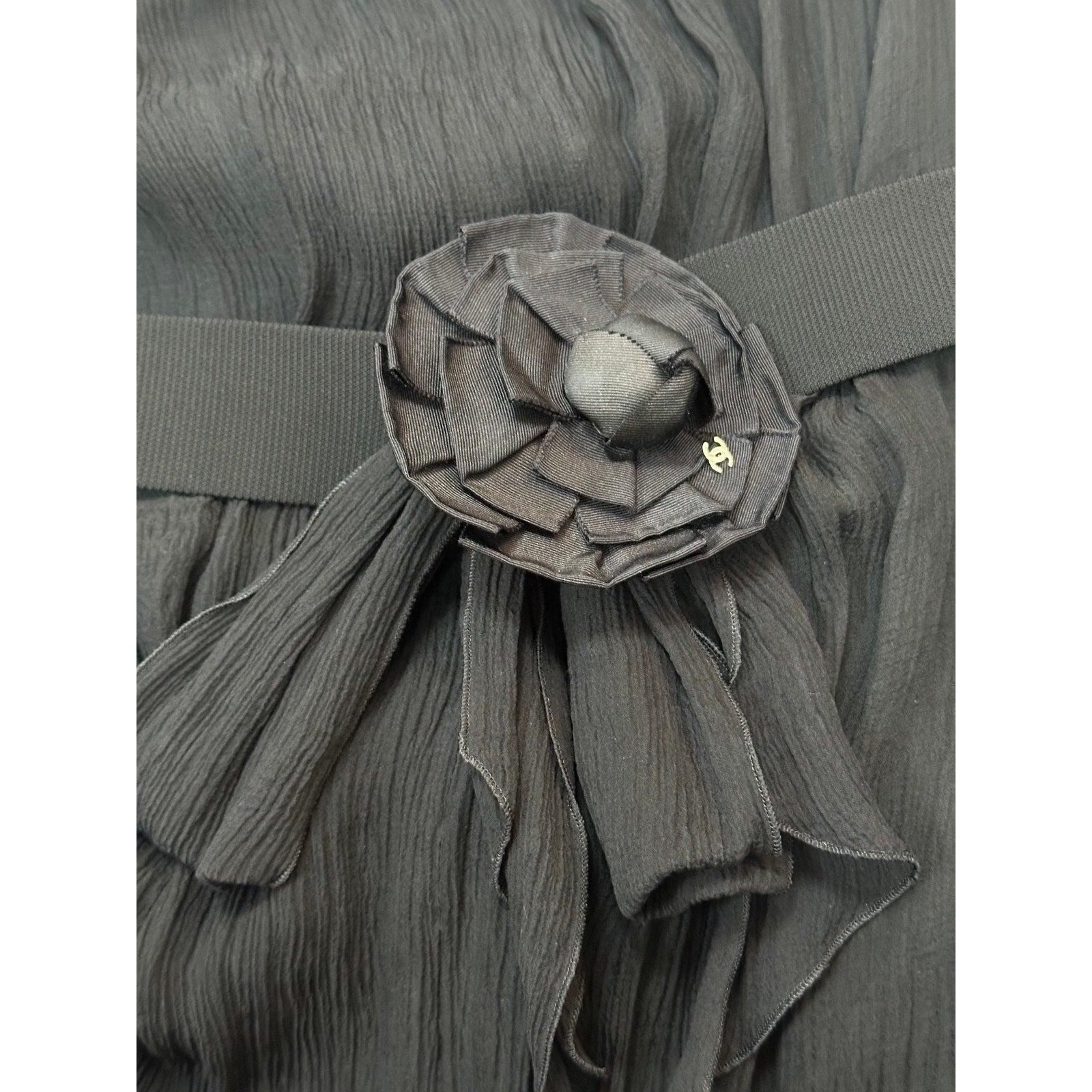 Chanel Kleid mit plissiertem Blumengürtel aus Seide  Sz.40 Damen im Angebot