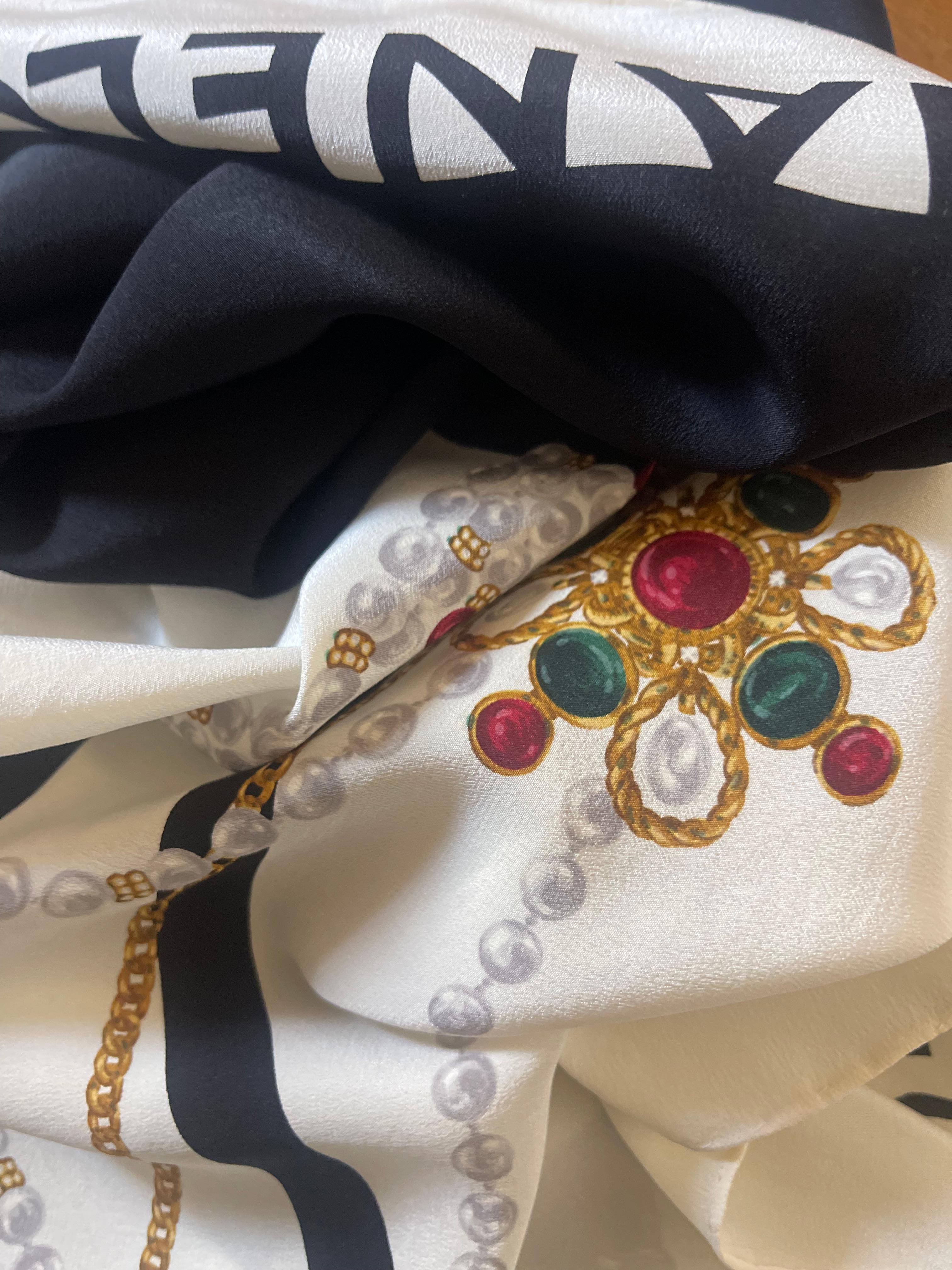 Chanel Seidenschal 1985 im Angebot 6