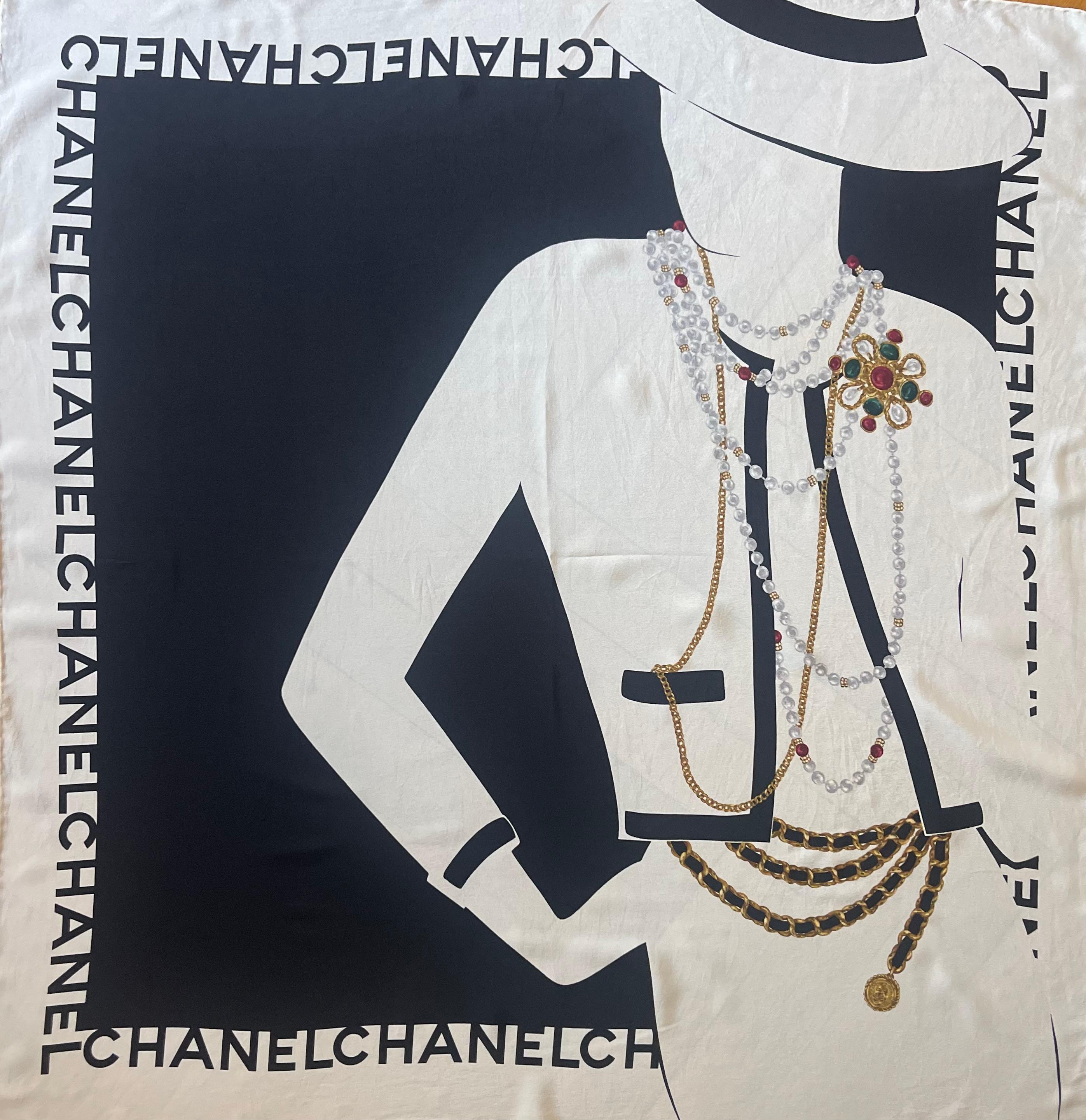 Chanel Seidenschal 1985 (Grau) im Angebot