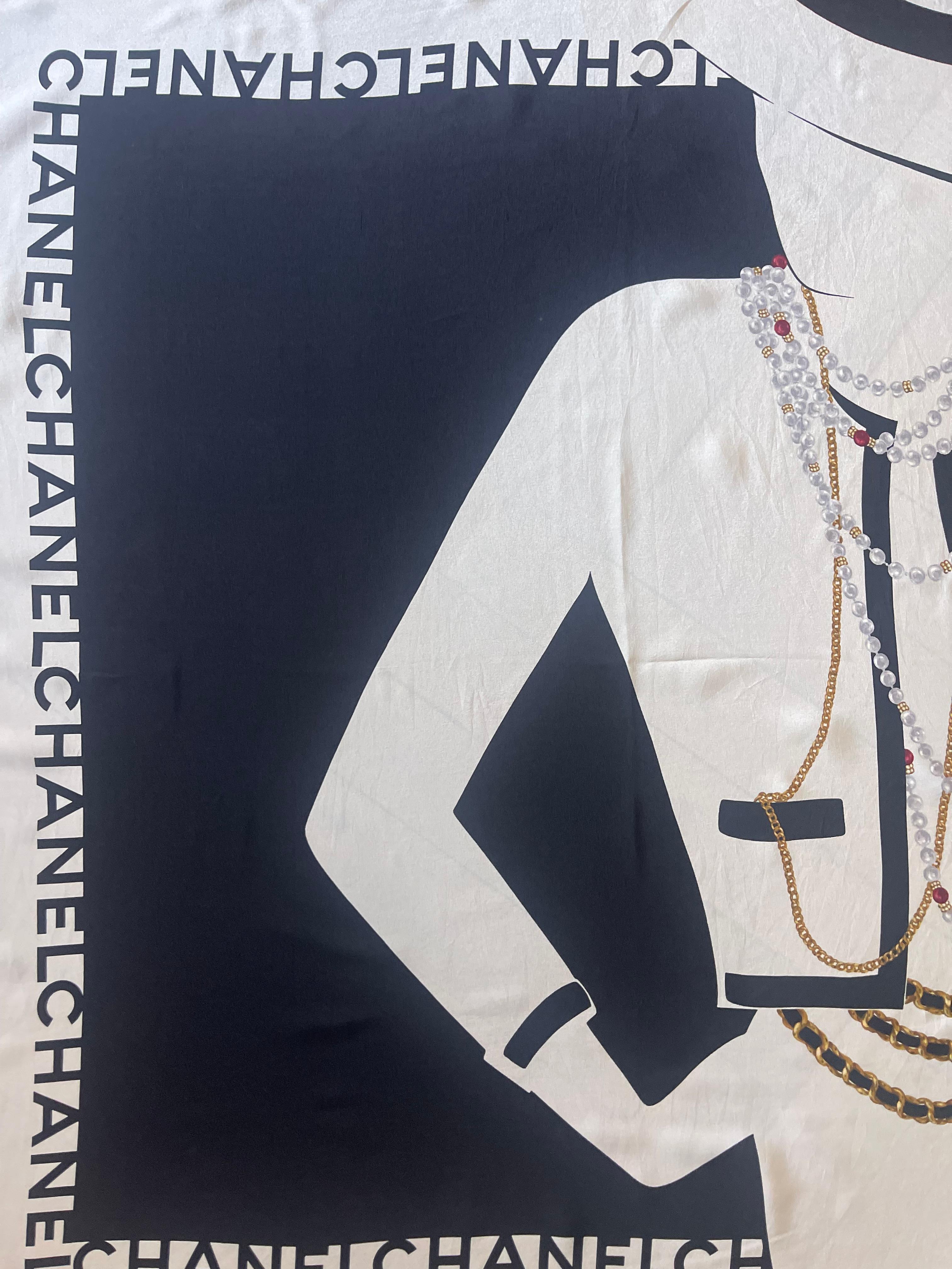Chanel Seidenschal 1985 für Damen oder Herren im Angebot