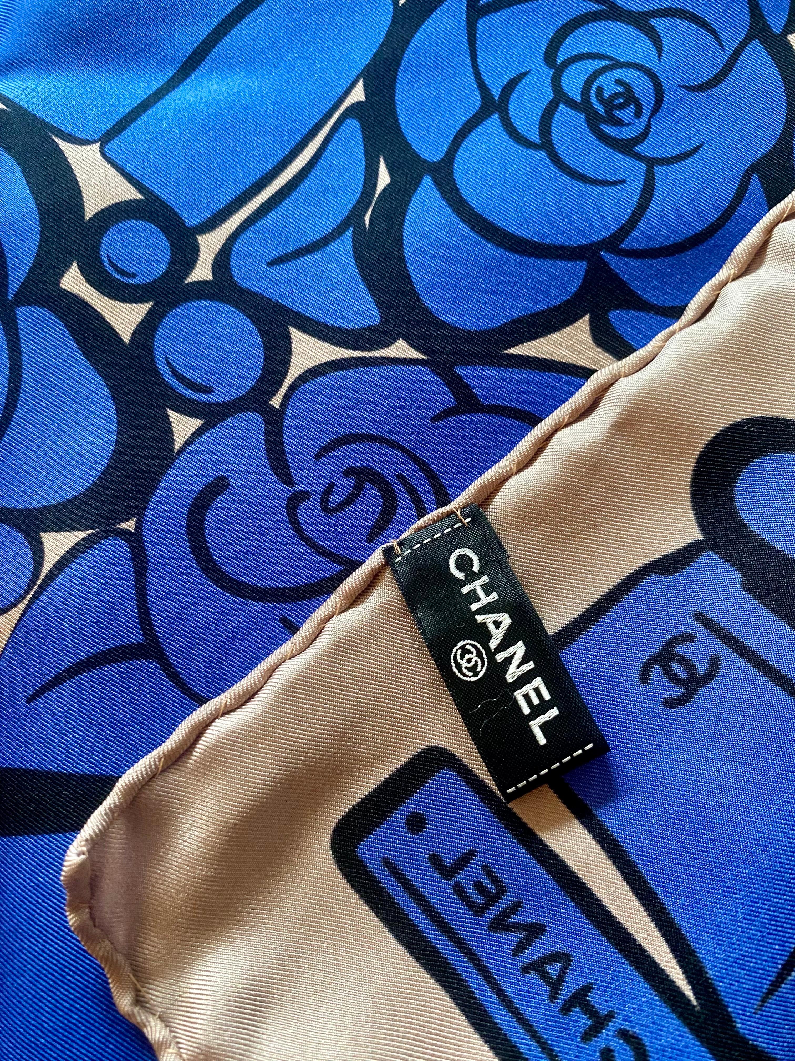 Blu Sciarpa di seta Chanel. in vendita