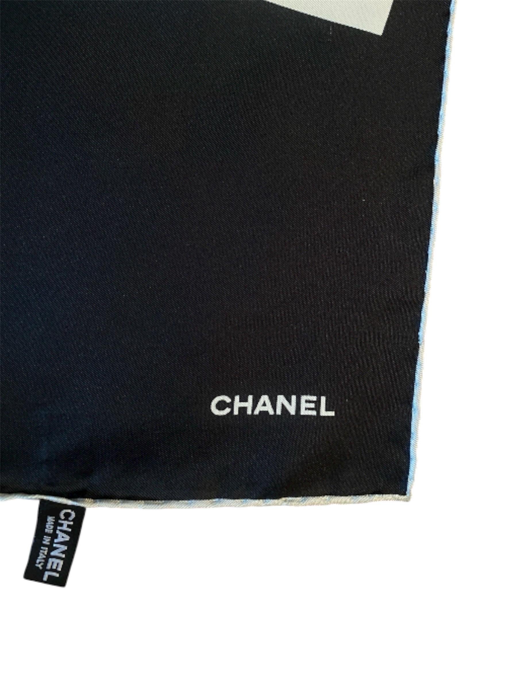 Nero Sciarpa di seta Chanel. in vendita