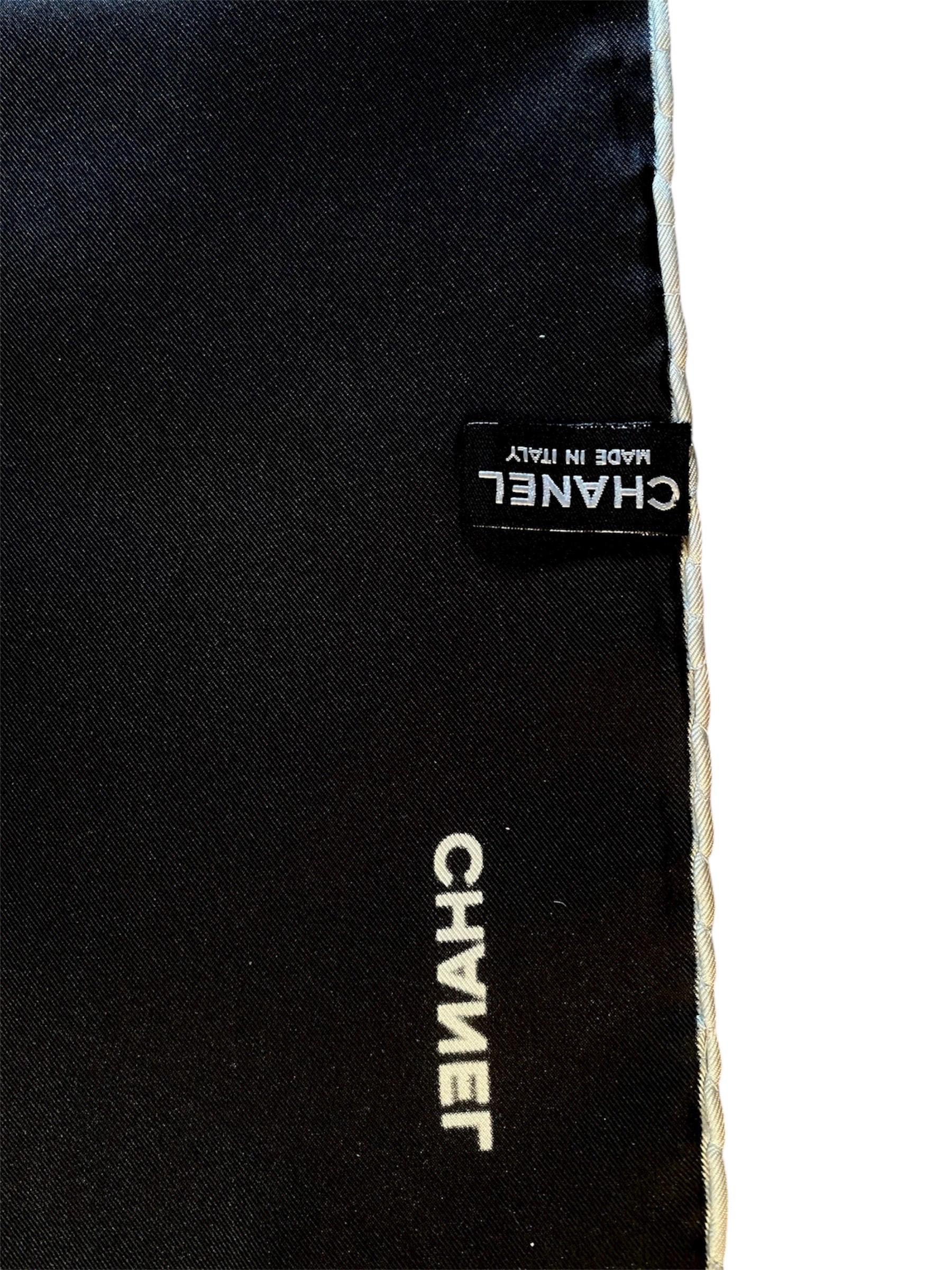 Sciarpa di seta Chanel. In condizioni Nuovo in vendita a Carnate, IT