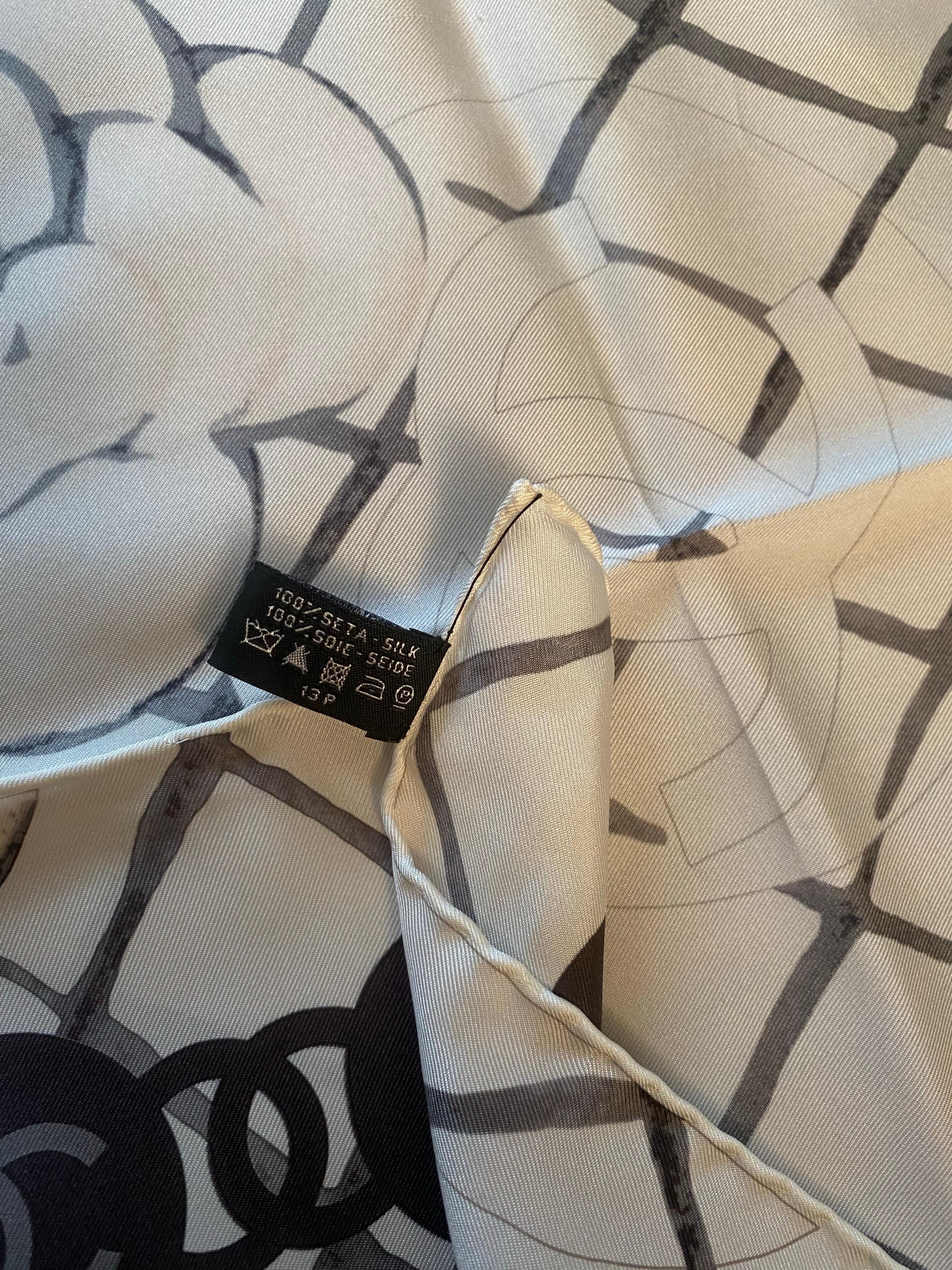 Sciarpa di seta Chanel. In condizioni Nuovo in vendita a Carnate, IT