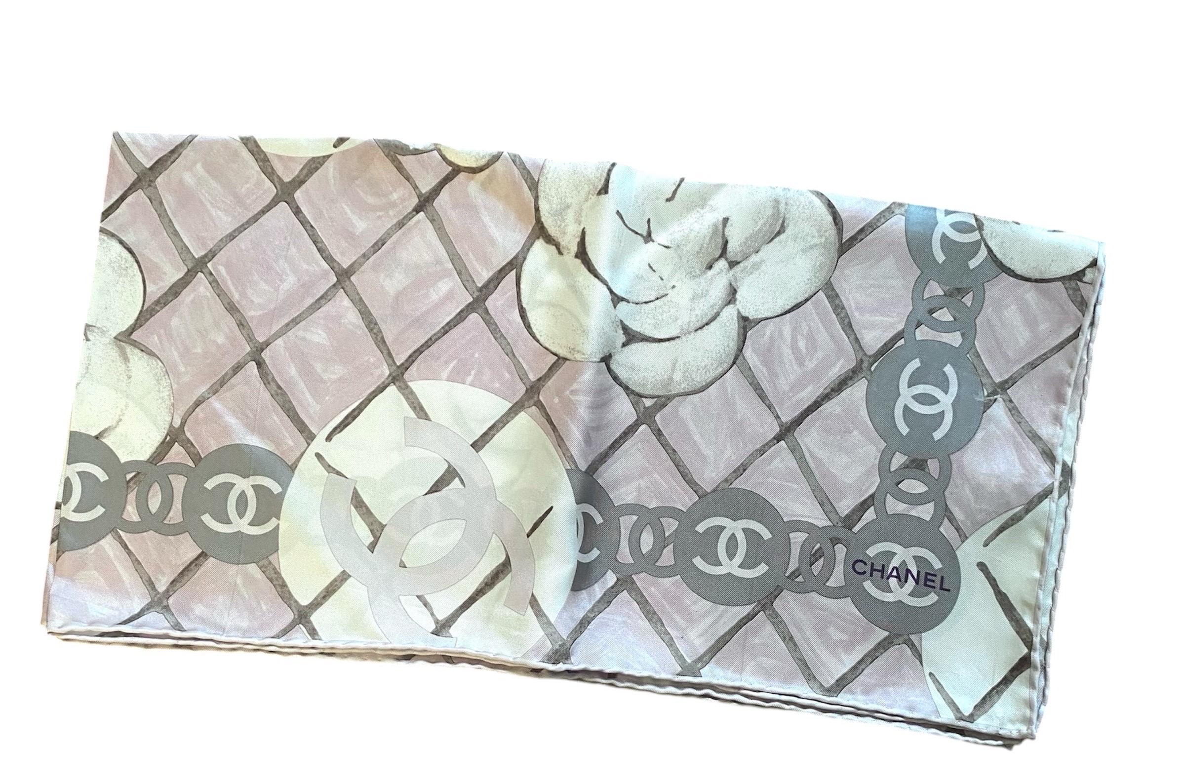 Sciarpa di seta Chanel. in vendita 1