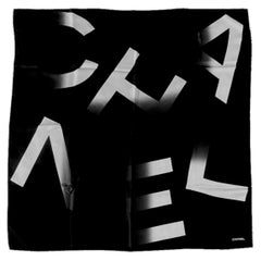 Sciarpa di seta Chanel.