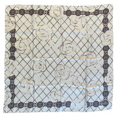 Sciarpa di seta Chanel.