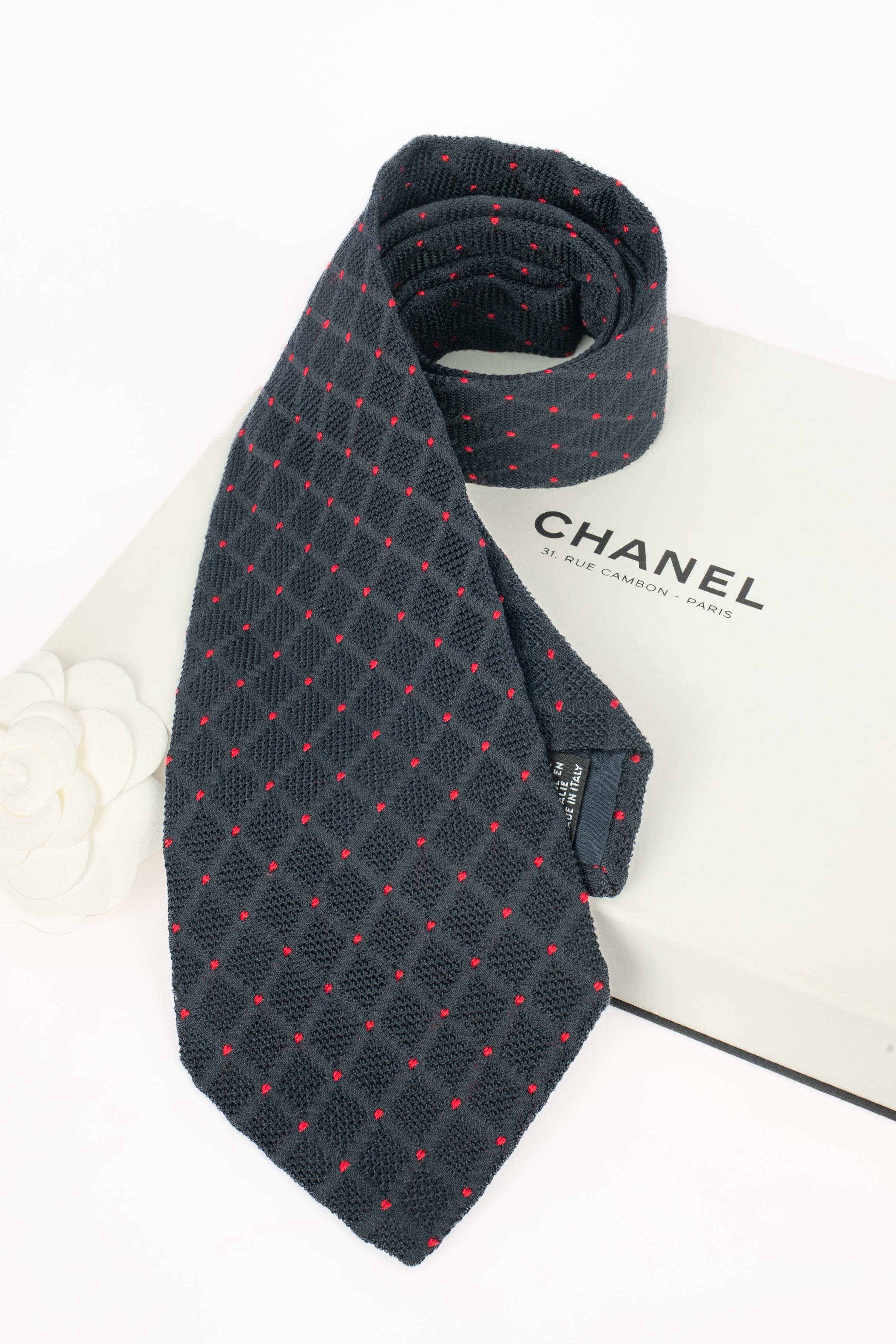 CHANEL - (Made in Italy) Blue silk tie with red dots.

Condition:
Very good condition

Dimensions:
Width: 10 cm

SKU:ACC153
