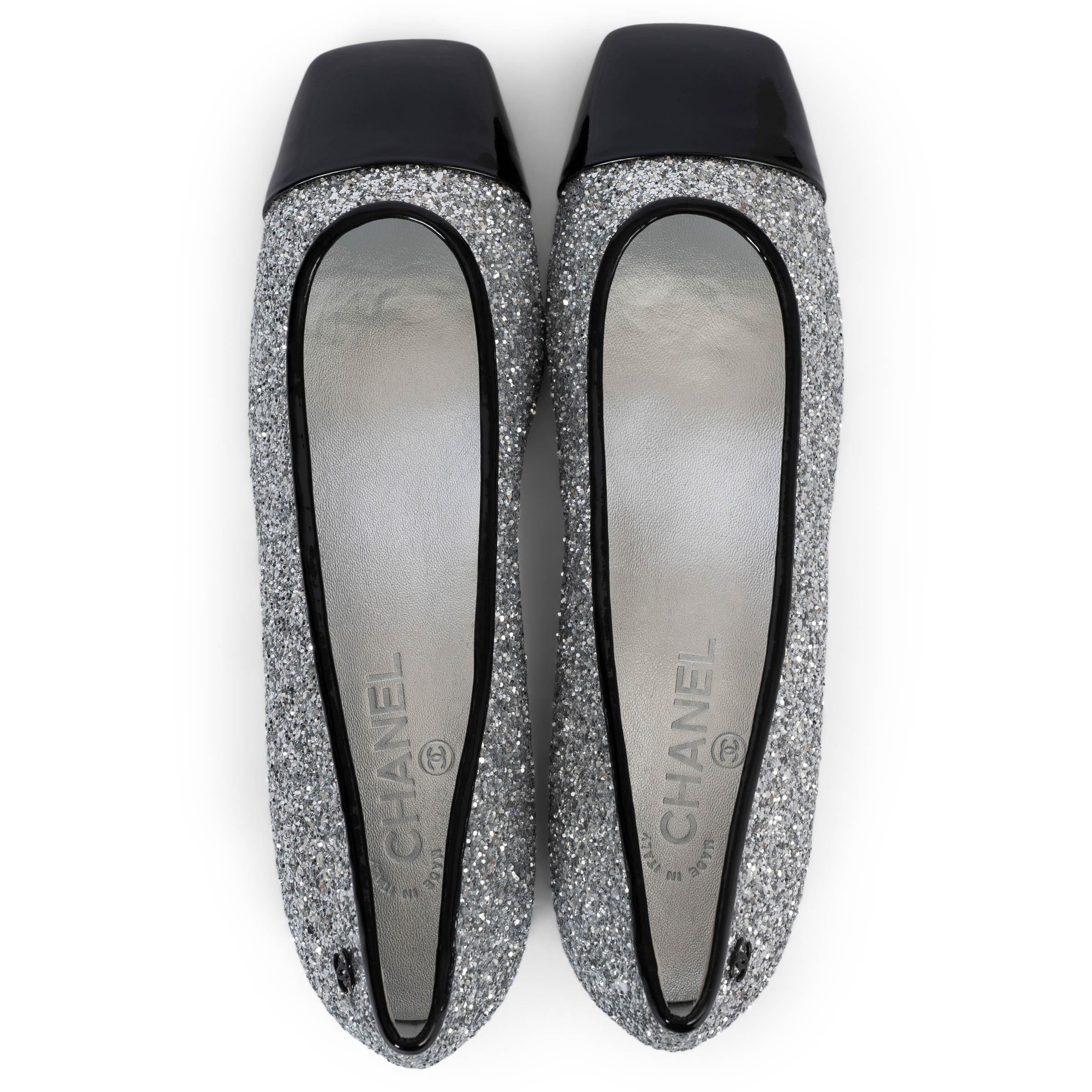 Donna Chanel argento 17K MILKY WAY GLITTER & PATENT Ballerine Scarpe 41 in vendita