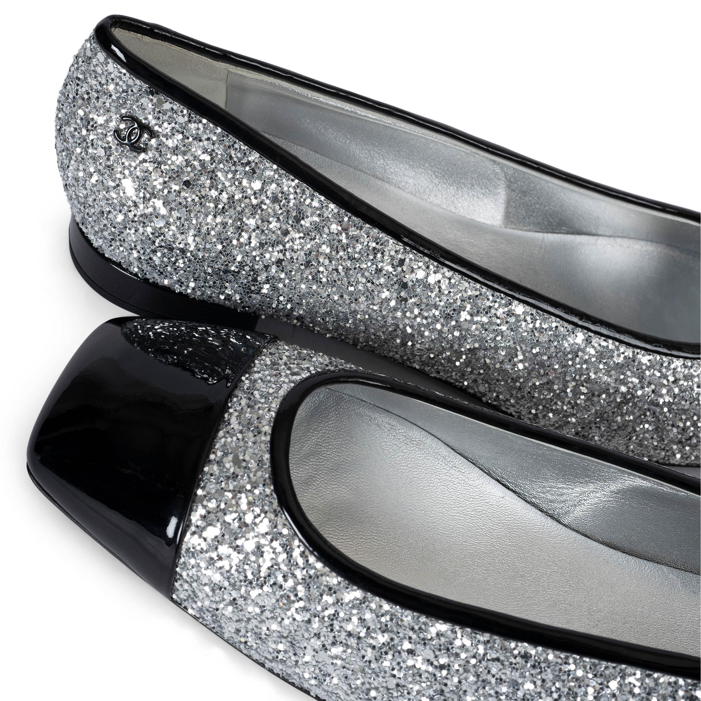 Chanel argento 17K MILKY WAY GLITTER & PATENT Ballerine Scarpe 41 in vendita 1