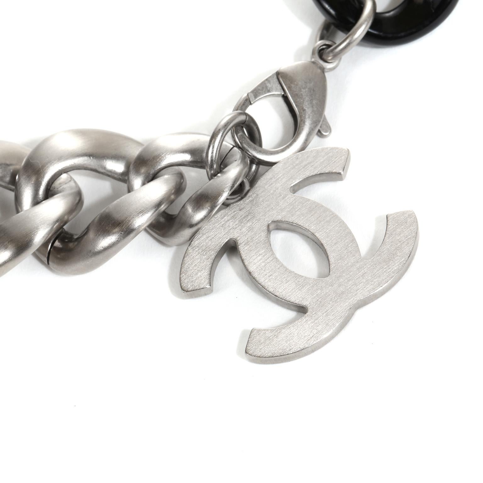 Chanel Silver and Black Resin Curb Chain CC Choker In Good Condition In Palm Beach, FL