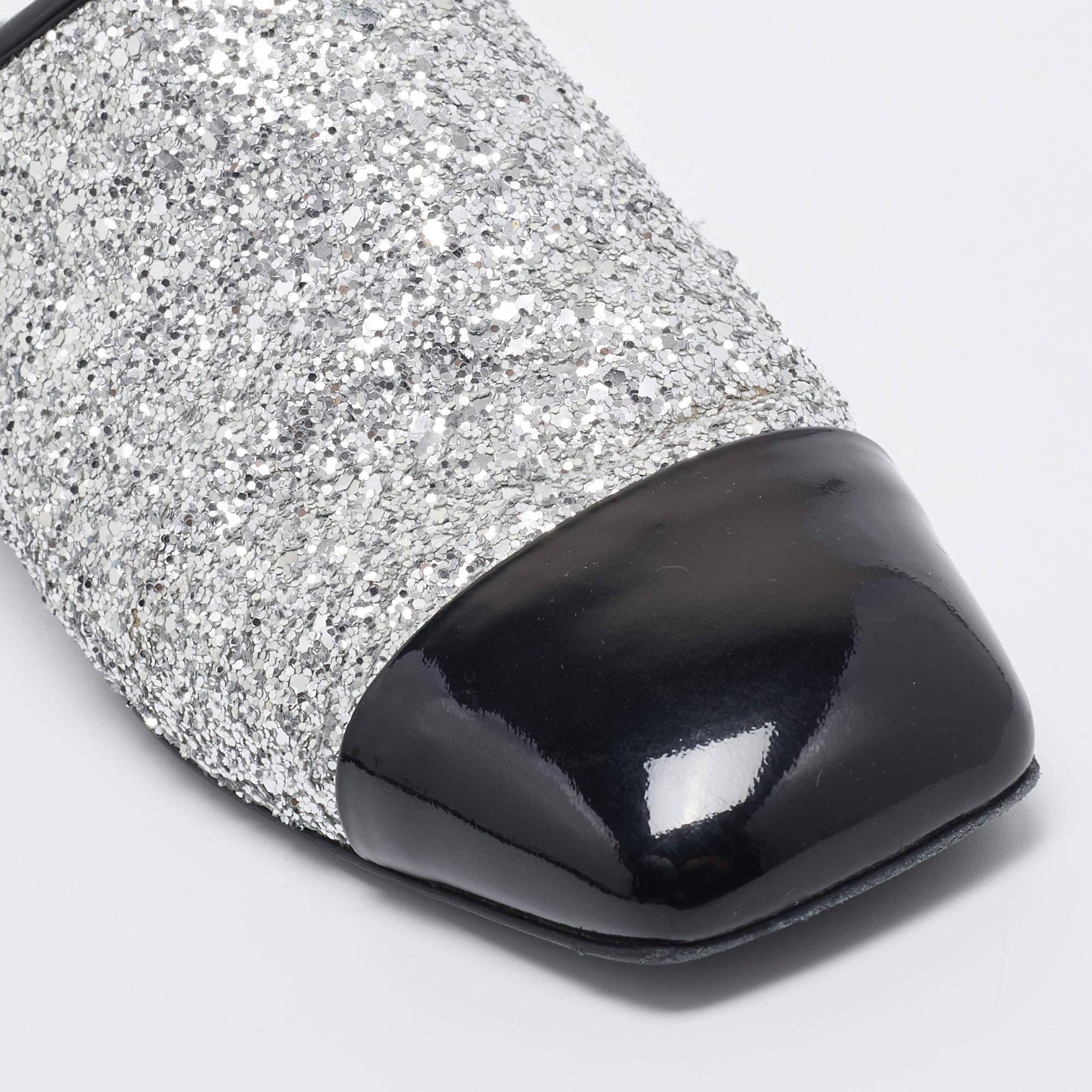Chanel Silver/Black Coarse Glitter and Patent Cap Toe CC Mules Size 40 For Sale 1