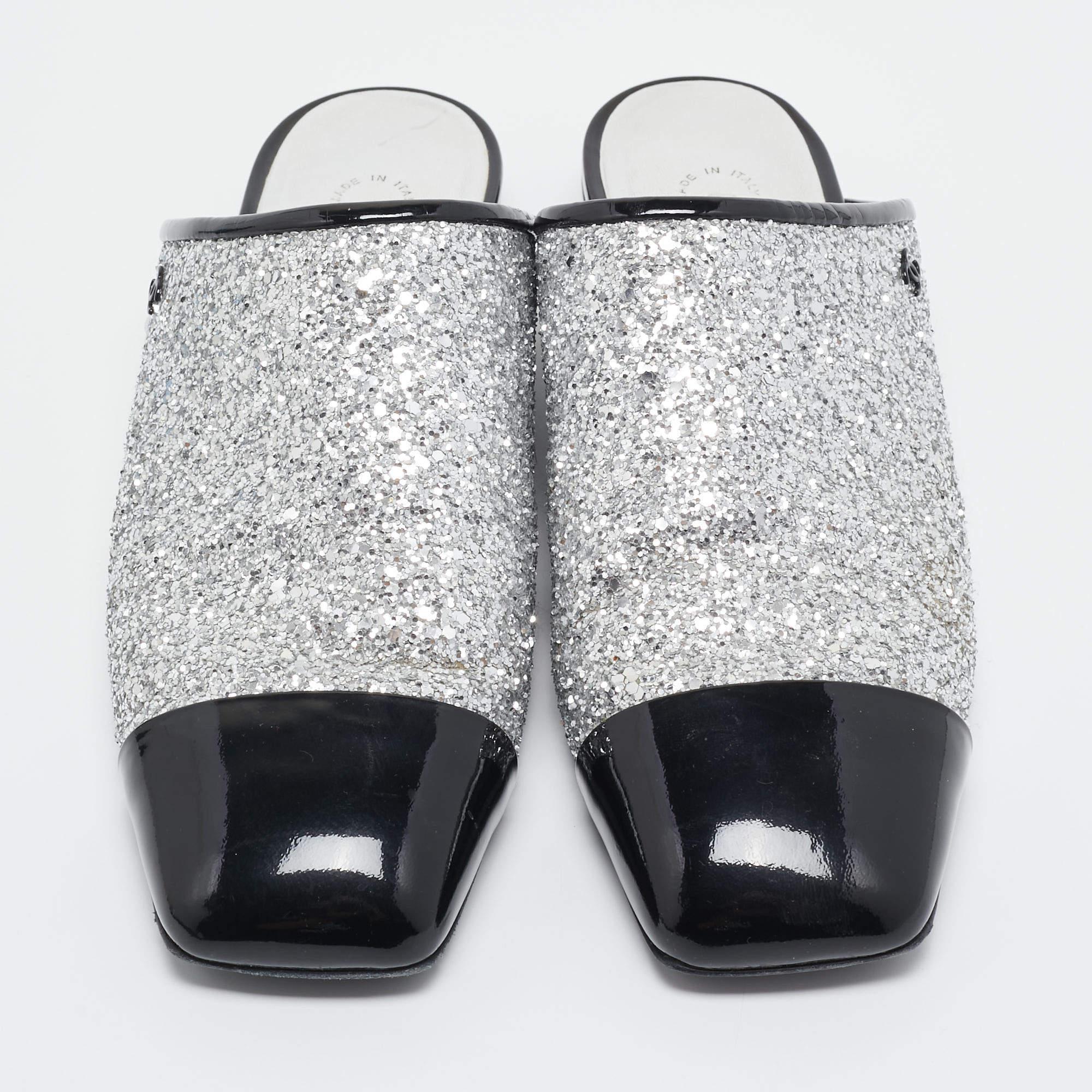 Chanel Silver/Black Coarse Glitter and Patent Cap Toe CC Mules Size 40 For Sale 4