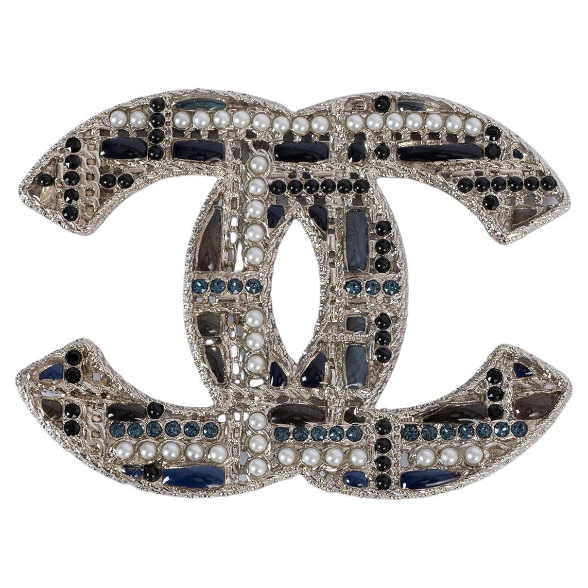 CHANEL silver & blue 2019 19B CRYSTAL & PEARL LARGE CC Brooch For Sale