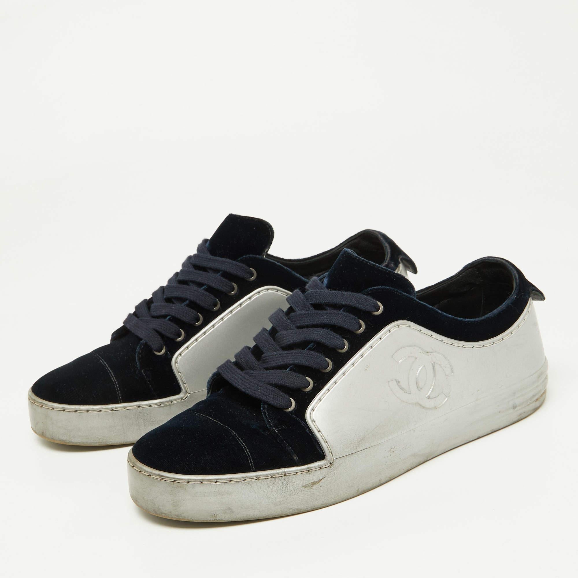 Give your outfit a luxe update with this pair of Chanel sneakers. The shoes are sewn perfectly to help you make a statement in them for a long time.