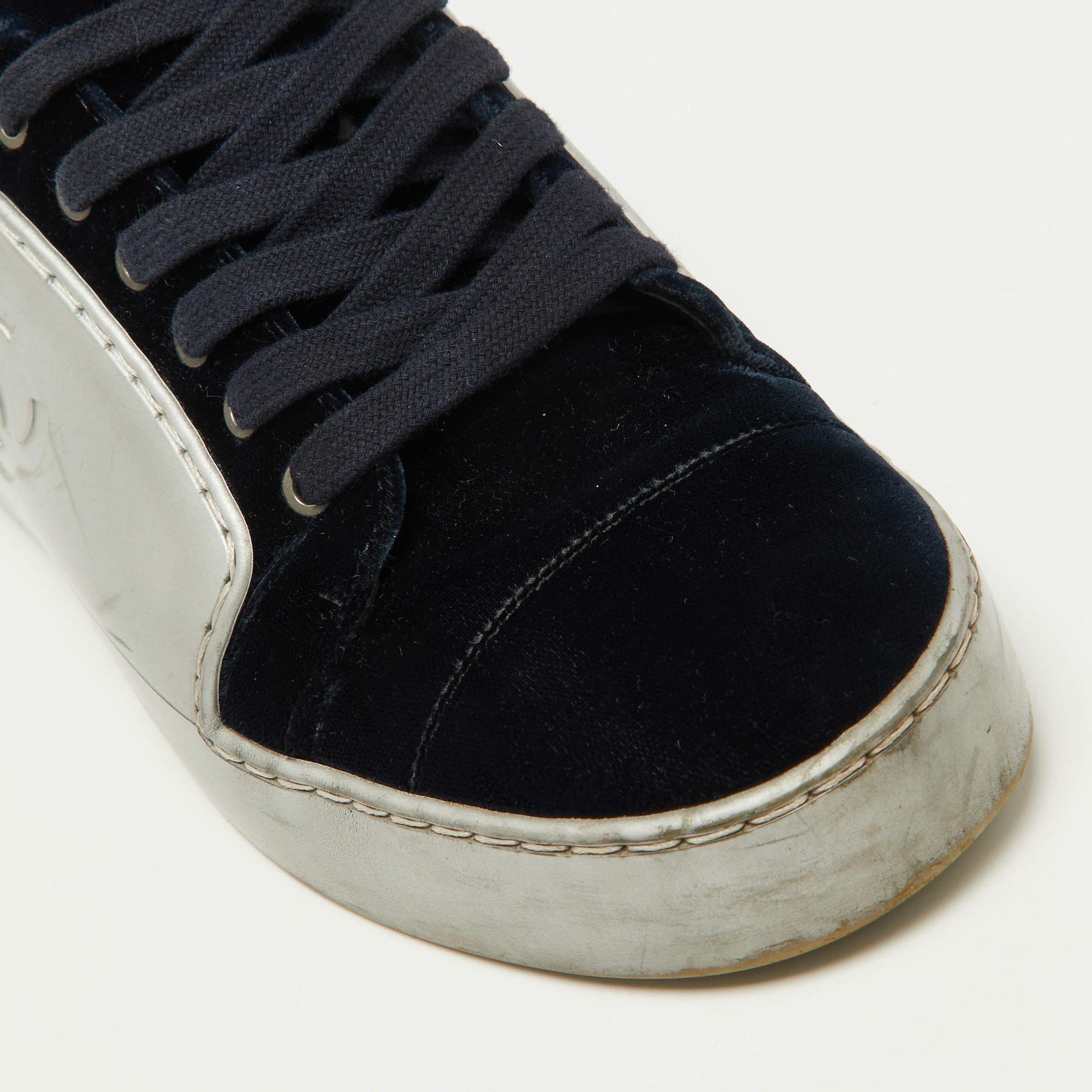 Chanel Silver/Blue Velvet and Rubber CC Low Top Sneakers Size 38 2