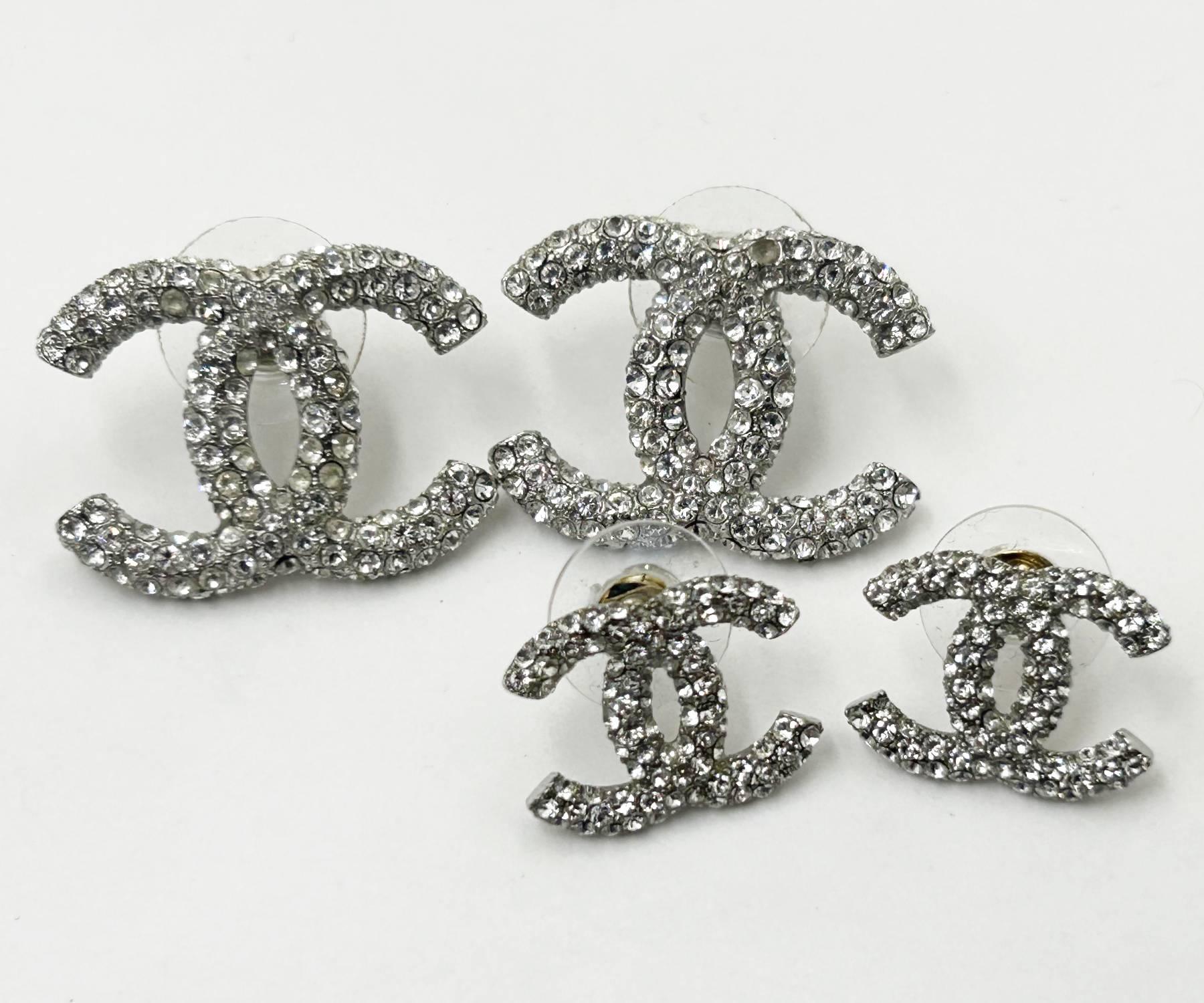 Chanel Silber CC All over Kristall Große Piercing Ohrringe im Angebot 1