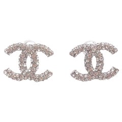 Chanel Silber CC all over Kristall-Ohrringe mit durchbohrten Ohrringen