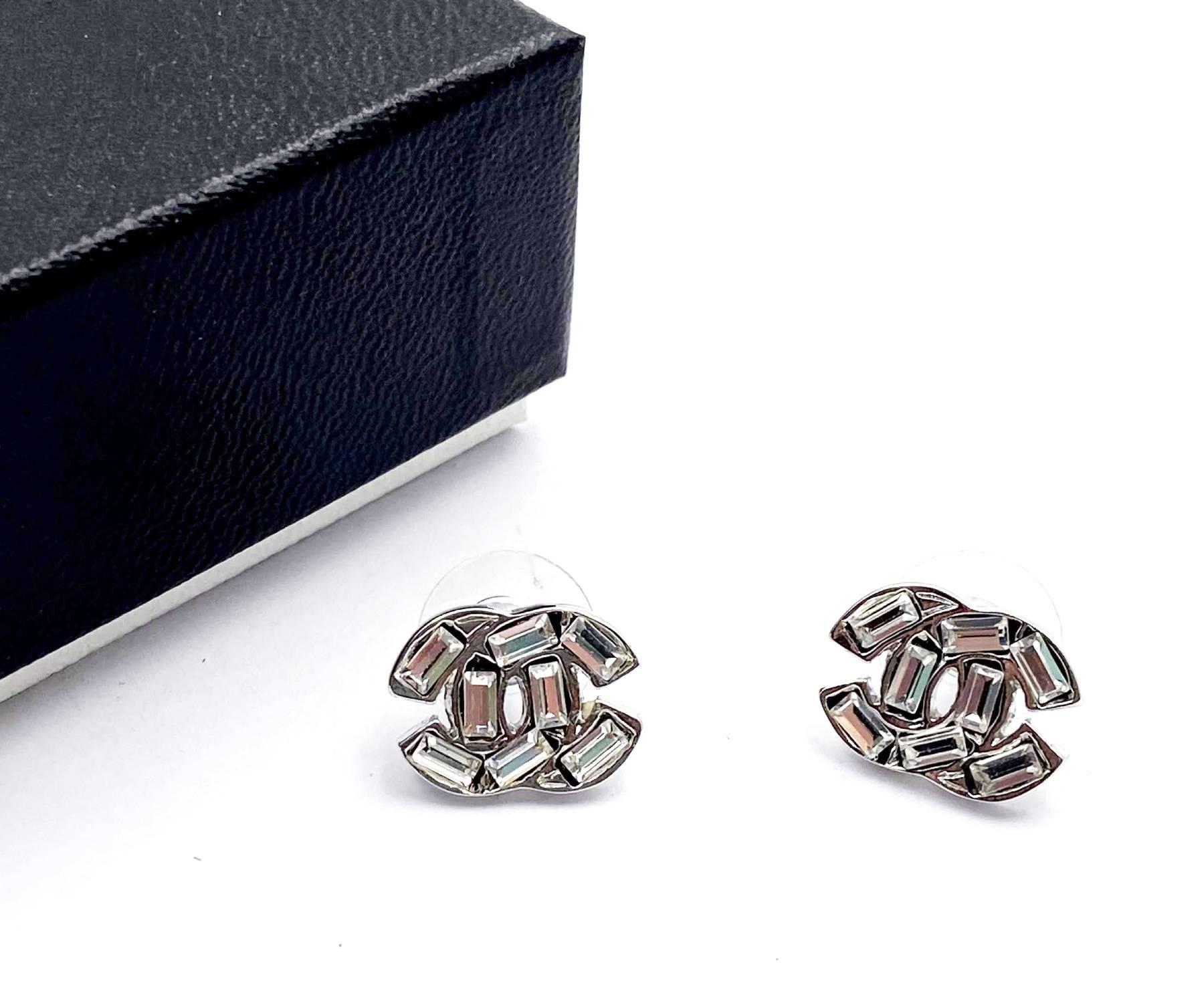 Artisan Chanel Silver CC  Baguette Stud Piercing Earrings For Sale