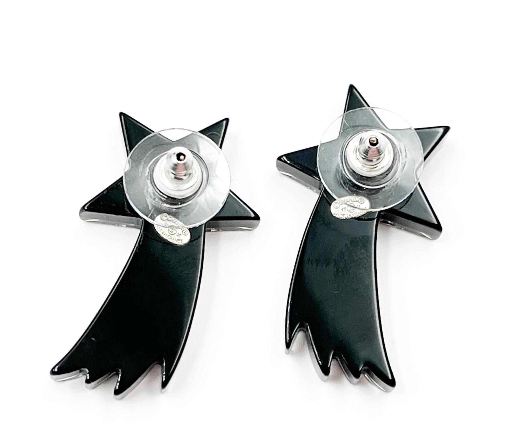 Chanel Silver CC Black Purple Glitter Shooting Star Piercing Earrings In Excellent Condition For Sale In Pasadena, CA