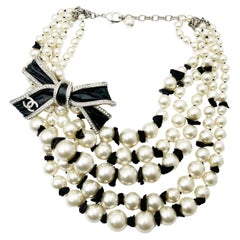 Chanel - Collier court 5 rangs de perles en cuir avec ruban noir Silver CC