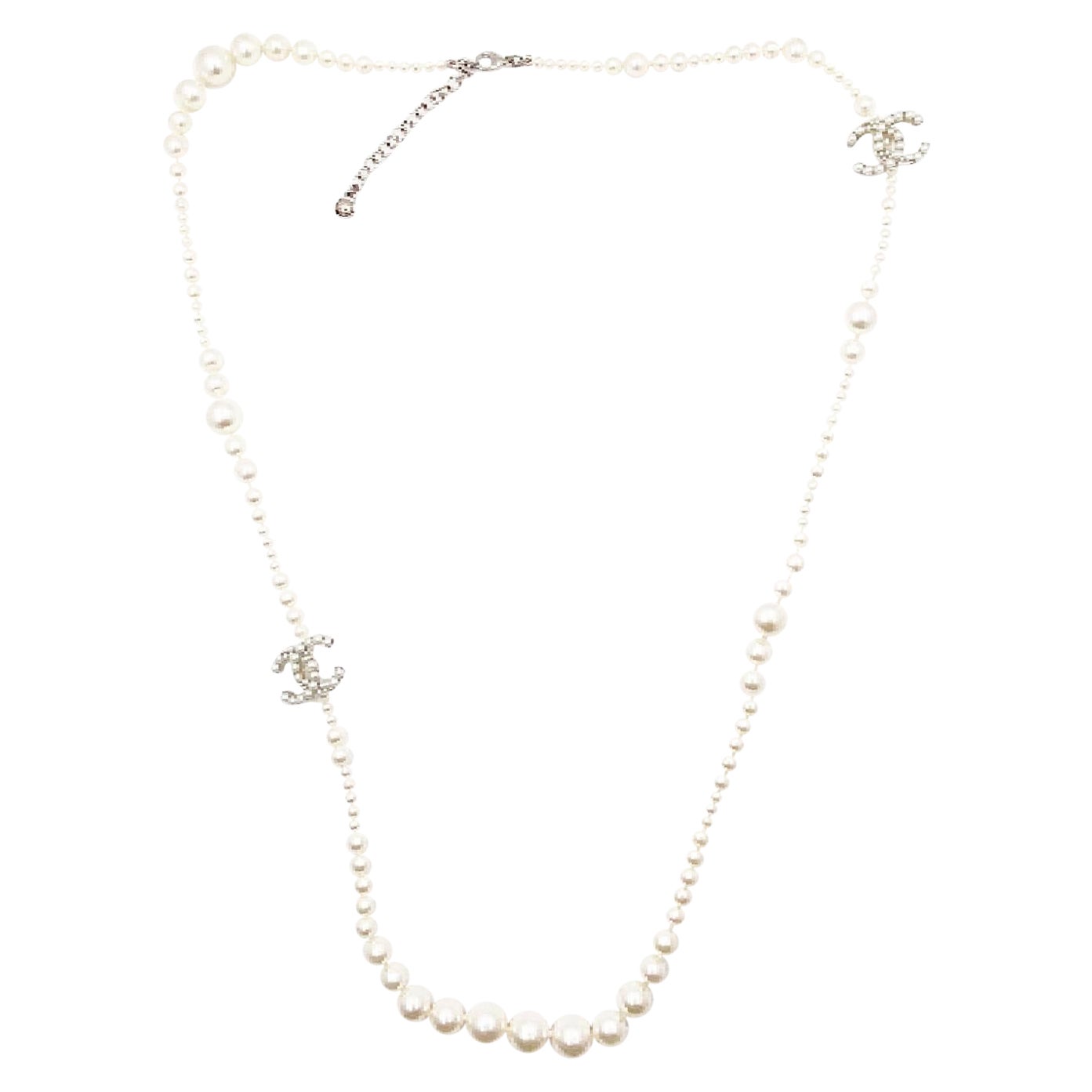 Chanel Collar de perlas burbuja CC de plata