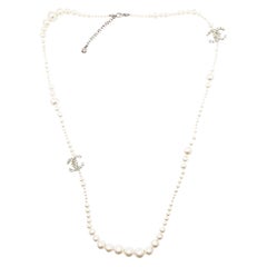 Chanel - Collier de perles à bulles CC en argent