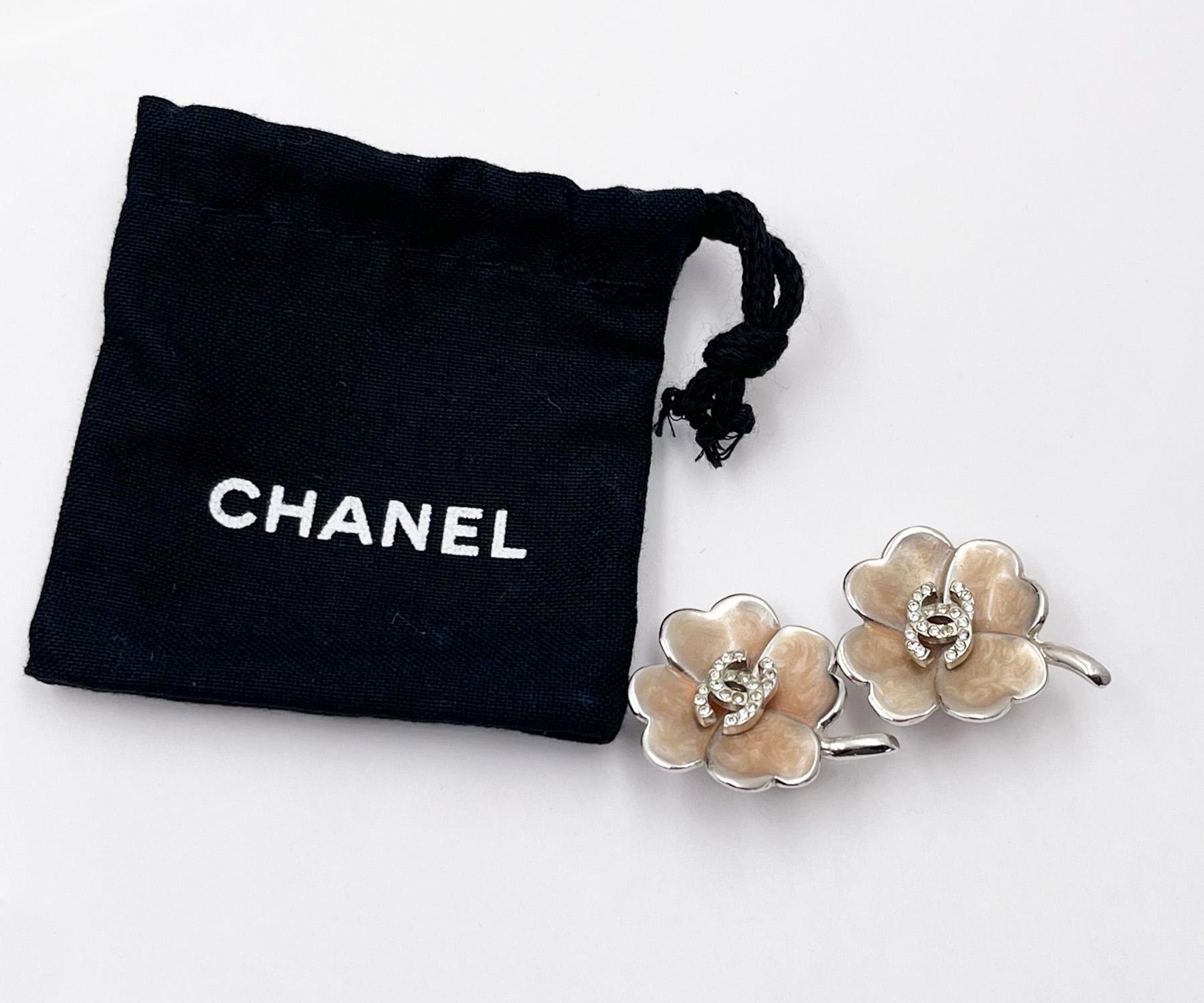 Women's Chanel Silver CC Crystal Pink Enamel Clover Clip on Earrings For Sale