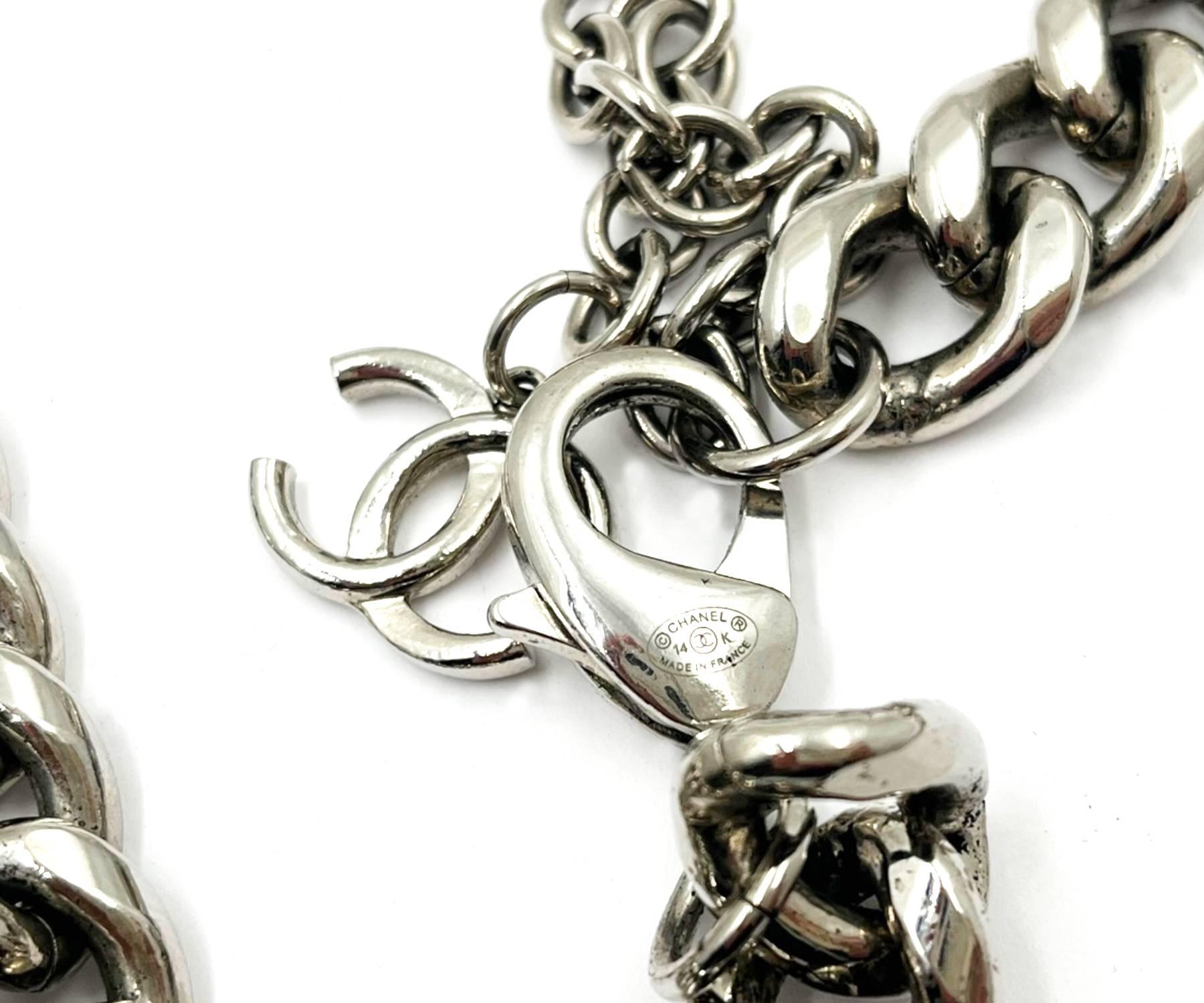 Chanel Collar de cadena gruesa con cierre de purpurina CC plateado en Excelente estado para la venta en Pasadena, CA