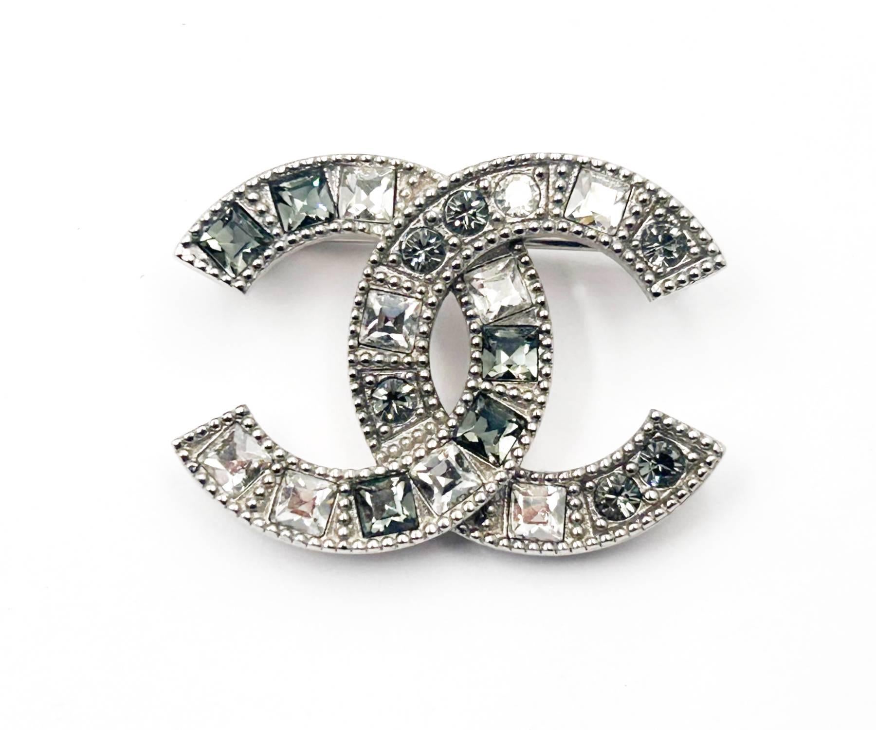 Chanel Silver CC Grey Princess Square Round Crystal Small Brooch

*Marked 15 
*Made in Italy
*Comes with the original box

-It's approximately 1.25