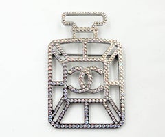 Chanel Silver CC Broche en cristal irisé pour grande bouteille
