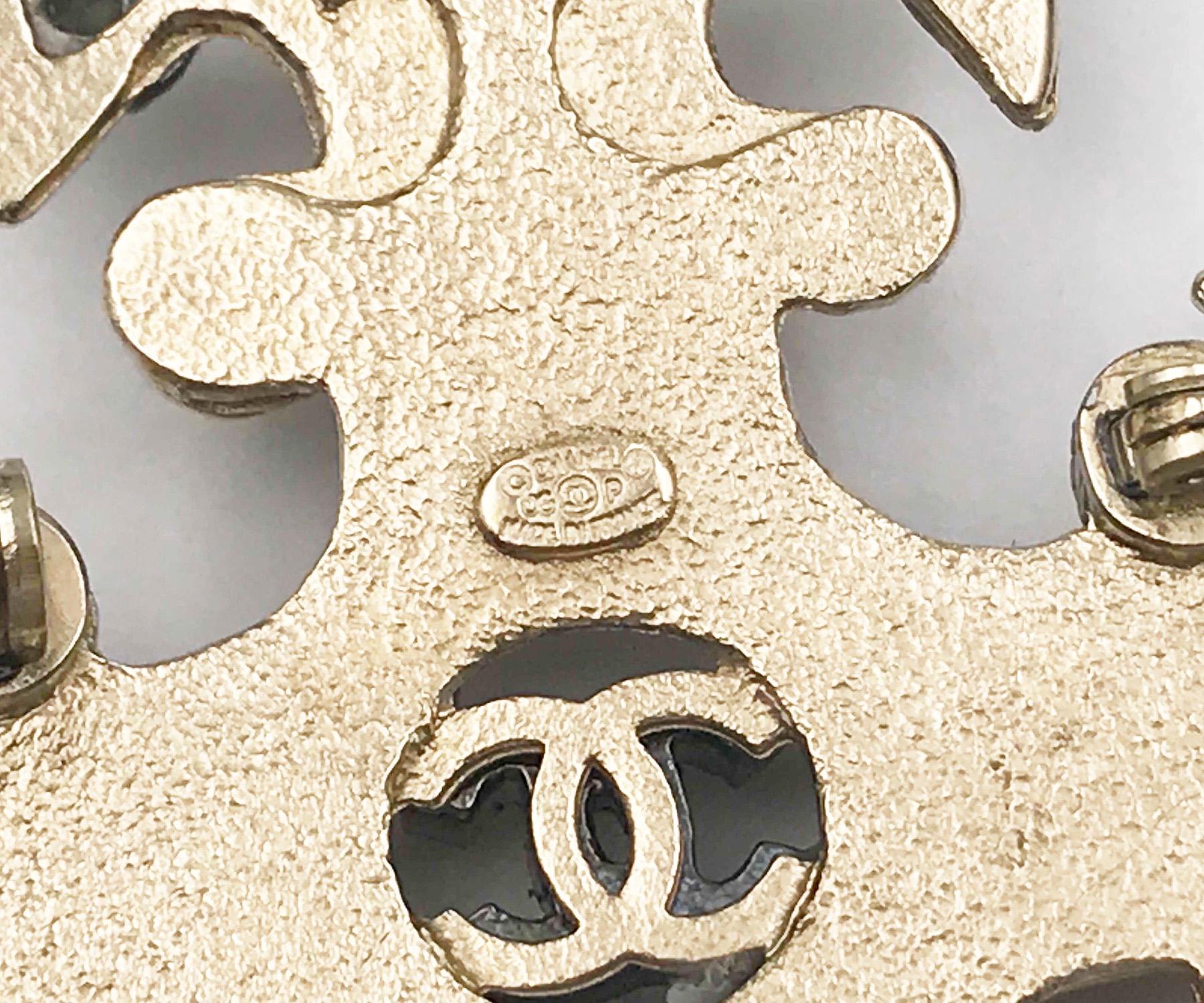 Chanel Silver CC Peach Grey Crystal Cross Brooch   In Excellent Condition For Sale In Pasadena, CA