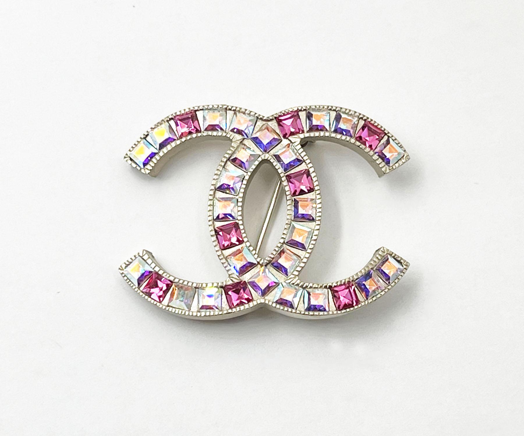 Chanel Silver CC Pink Iridescent Crystal Brooch

*Marked 05
*Made in France
*Comes with the original box

- It is approximately 1.5
