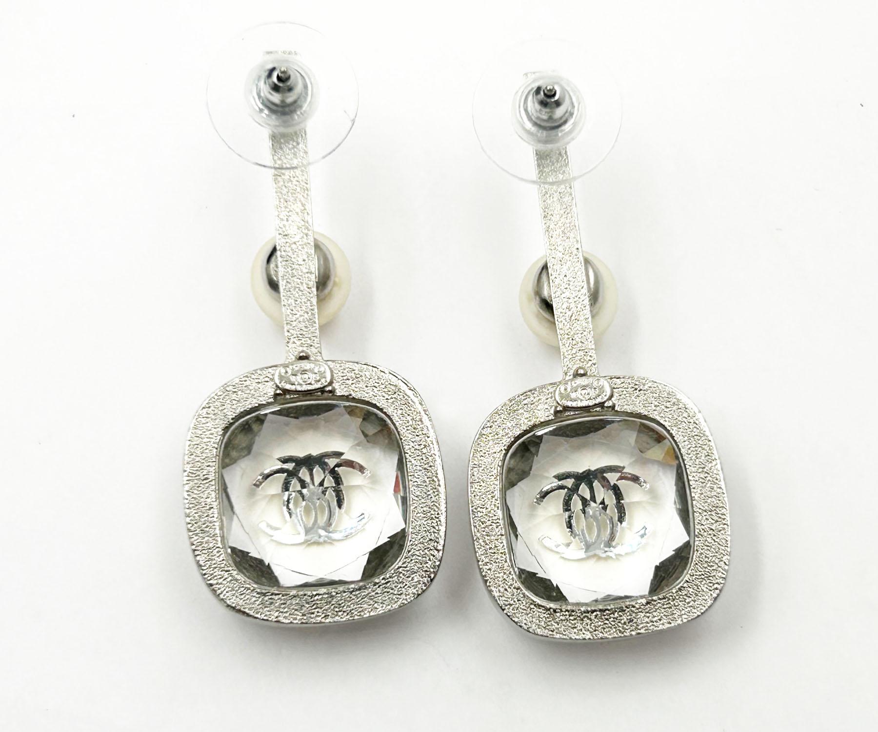 Donna A. Silver CC Princess Crystal Geo Pearl - Orecchini a goccia grandi di Chanel in vendita