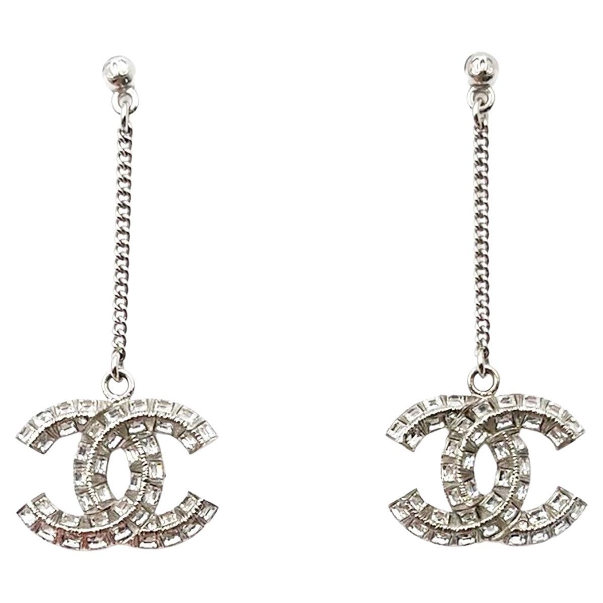chanel gold and pearl earrings