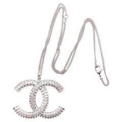 Chanel Collar Colgante Cuadrado CC Princesa Plata Grande