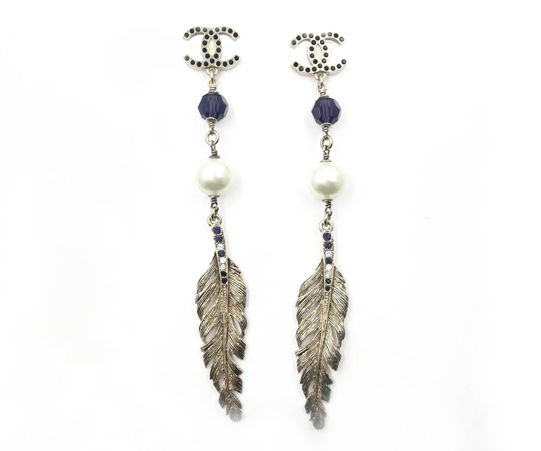 Chanel Silver CC Purple Crystal Pearl Feather Long Clip on Earrings

*Marked 08
*Made in France
*Comes with the original box

-It is approximately 4.25