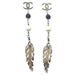 Longues boucles d'oreilles Chanel Silver CC violet perles de cristal perles 