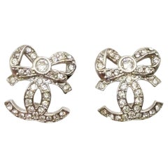Chanel Pendientes de plata CC Lazo CC Cristal Piercing